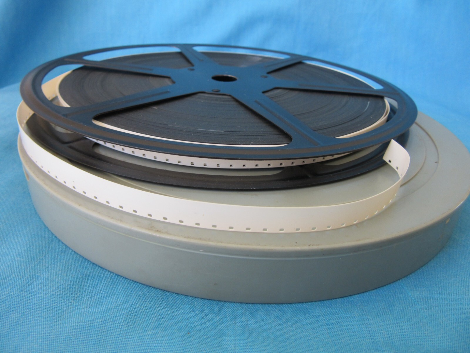 Super 8mm 400ft (7in) Movie Film Reel and Can with Amateur Movies