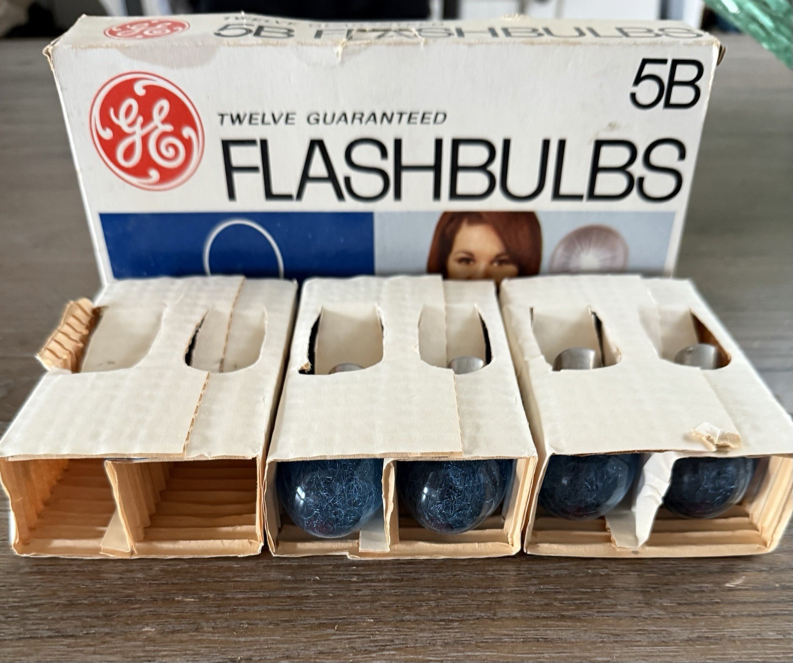 Vintage General Electric GE 5B Blue Camera Flash Bulbs 1 Box 10 Bulbs