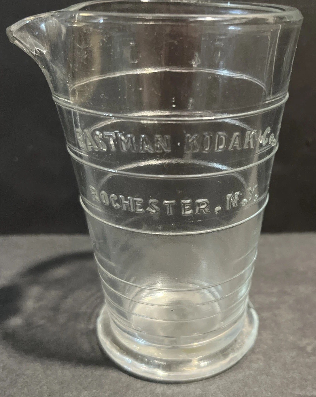 VTG. EASTMAN KODAK CO PHOTOGRAPHIC 4 Oz GLASS MEASURING BEAKER ROCHESTER NY