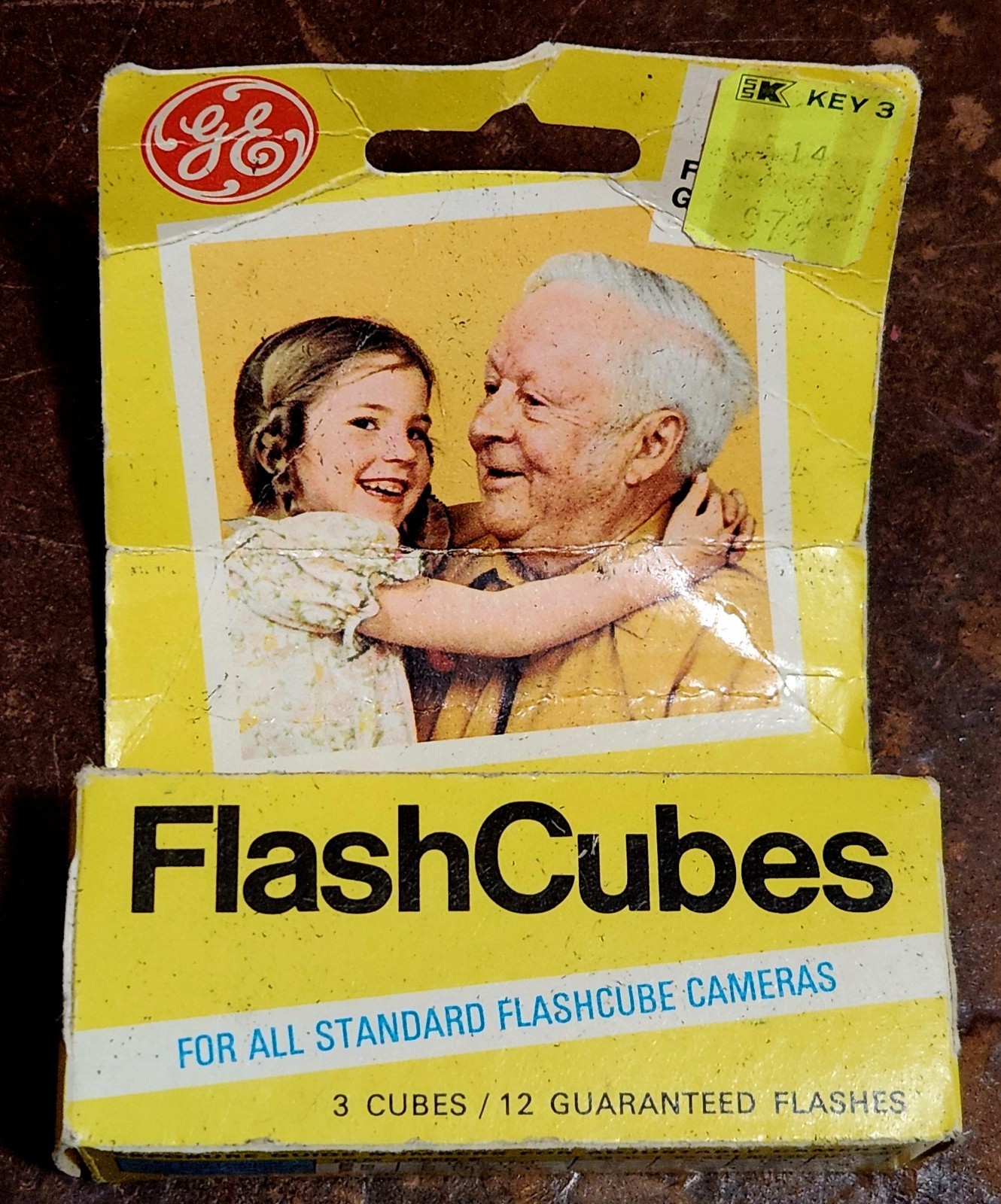ESTATE FIND: Lot Of (2) 3 Pks Vtge General Electric FlashCubes Unused