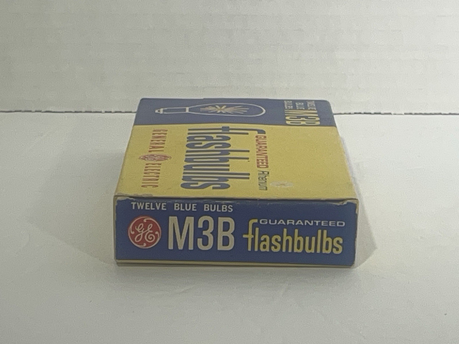 Vintage GE M3B Blue Bulbs RHENIUM 11 FLASH Bulbs Open Box MOVIE PROPS USA
