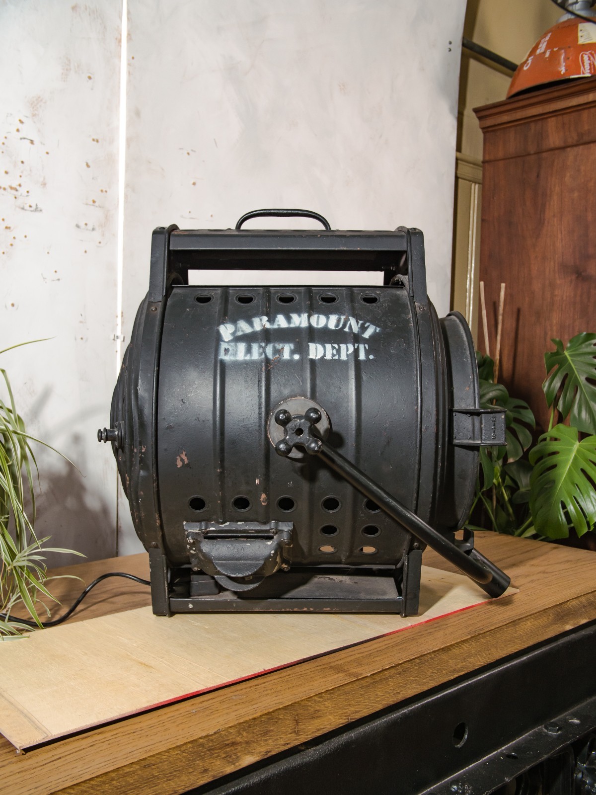 10K Hollywood Film Spotlight Bardwell & McAlister, Paramount Pictures repurposed
