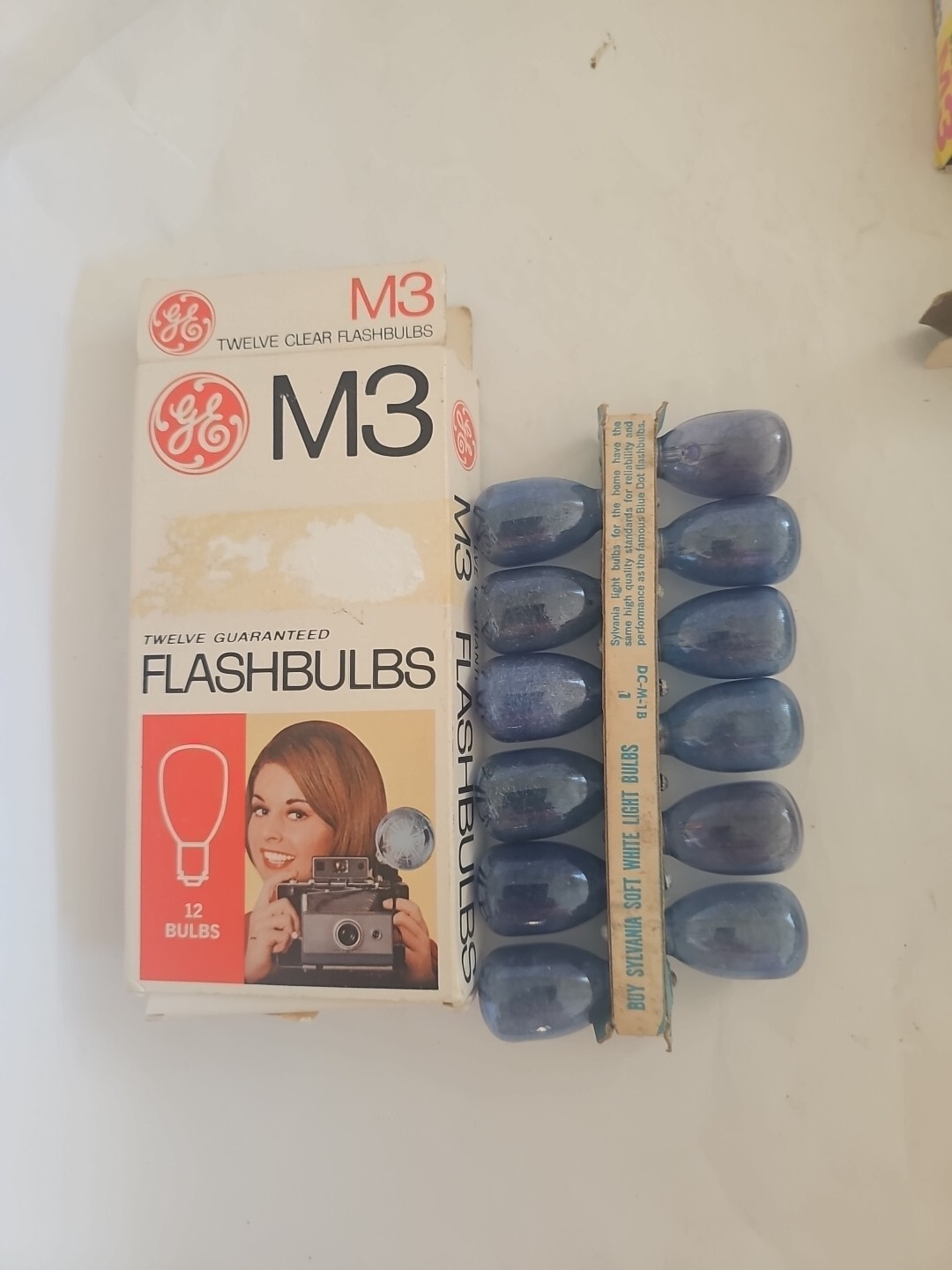 General Electric GE M3 &3 B Flashbulbs Lot of 100 Blue & Clear Flash Bulbs