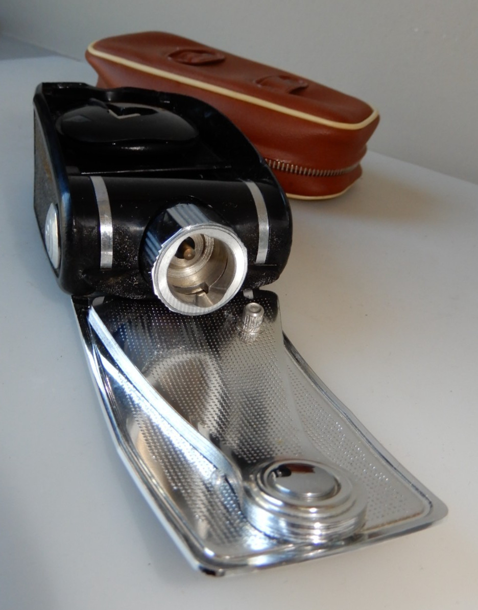 Agfa (Germany) Agfalux Foldable Flash Bulb Accessory + Original Carrying Case