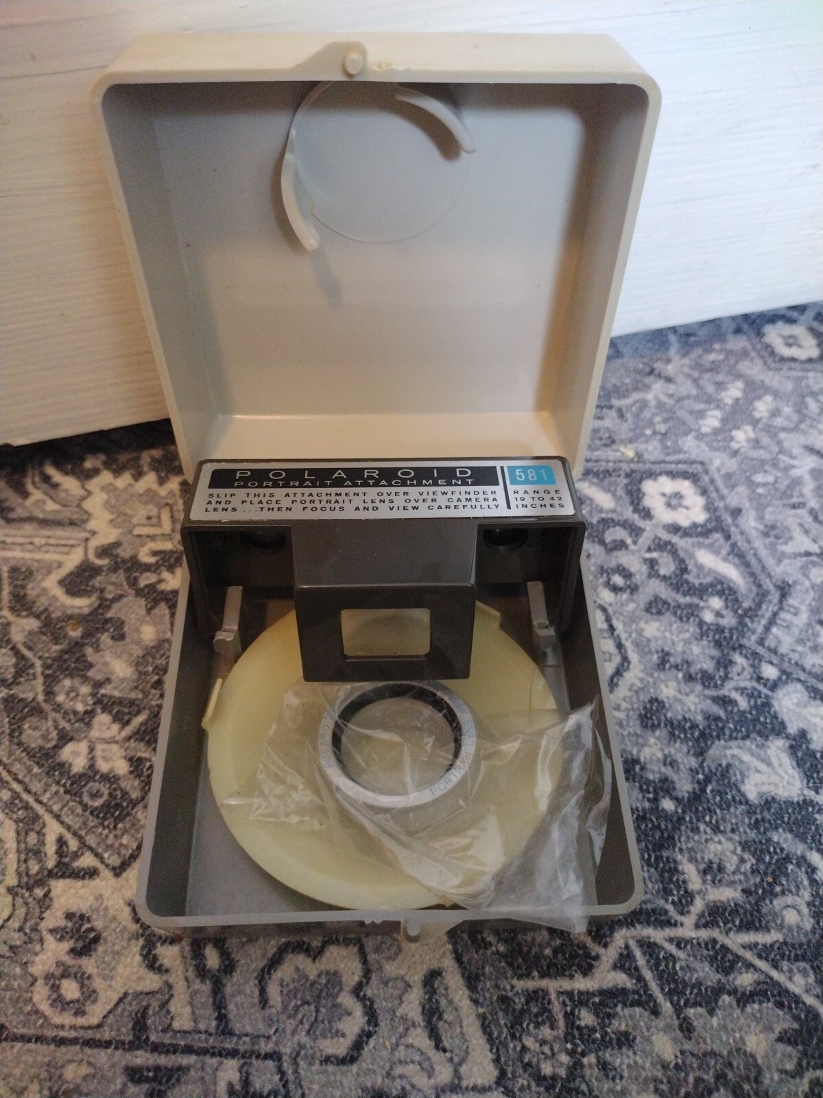 VINTAGE Gently Used Polaroid Portrait Kit – #581 With Case GREAT KIT Color Pack