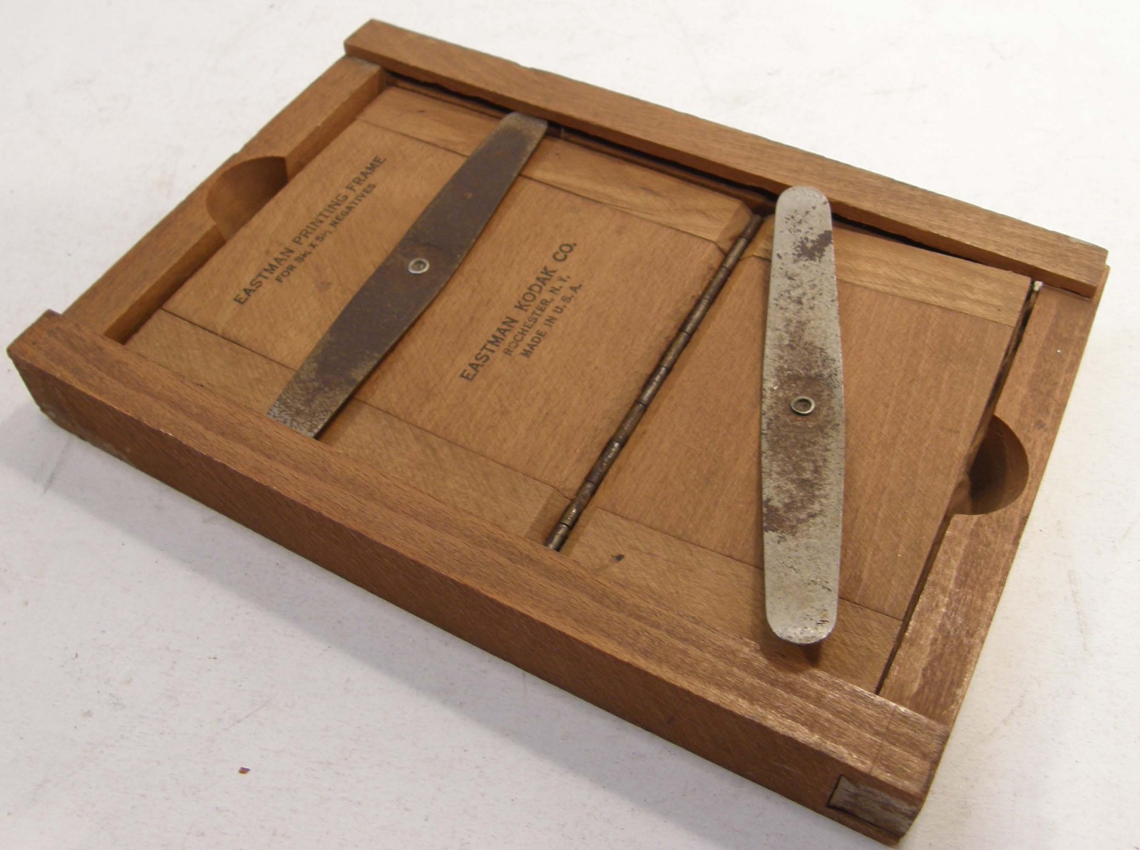 ANTIQUE VINTAGE EKCo EASTMAN WOODEN PRINTING FRAME FOR 3 1/4 X 5 1/2 NEGATIVES