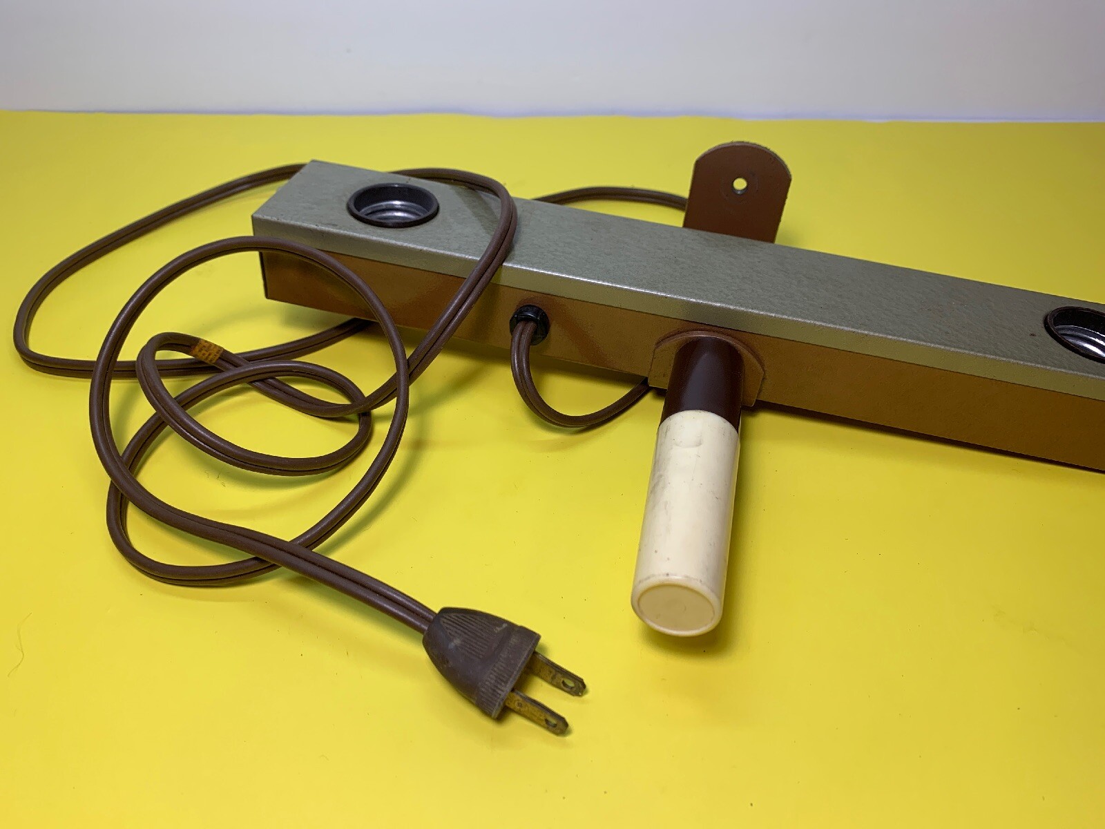 Logan Electric Model No. 220 Lite Holder 2 Light Bar Vintage Photography Lamp