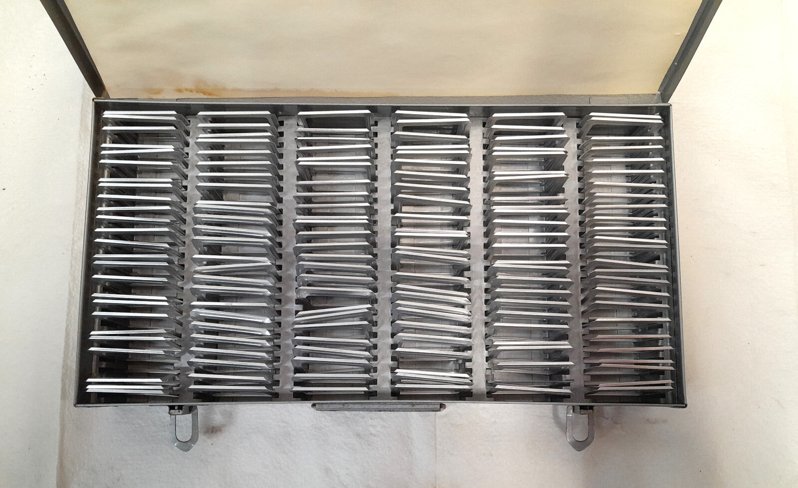 Vintage Logan Metal De Luxe 2 x 2 No. 110-115-1500I box, with 150 Metal Slides
