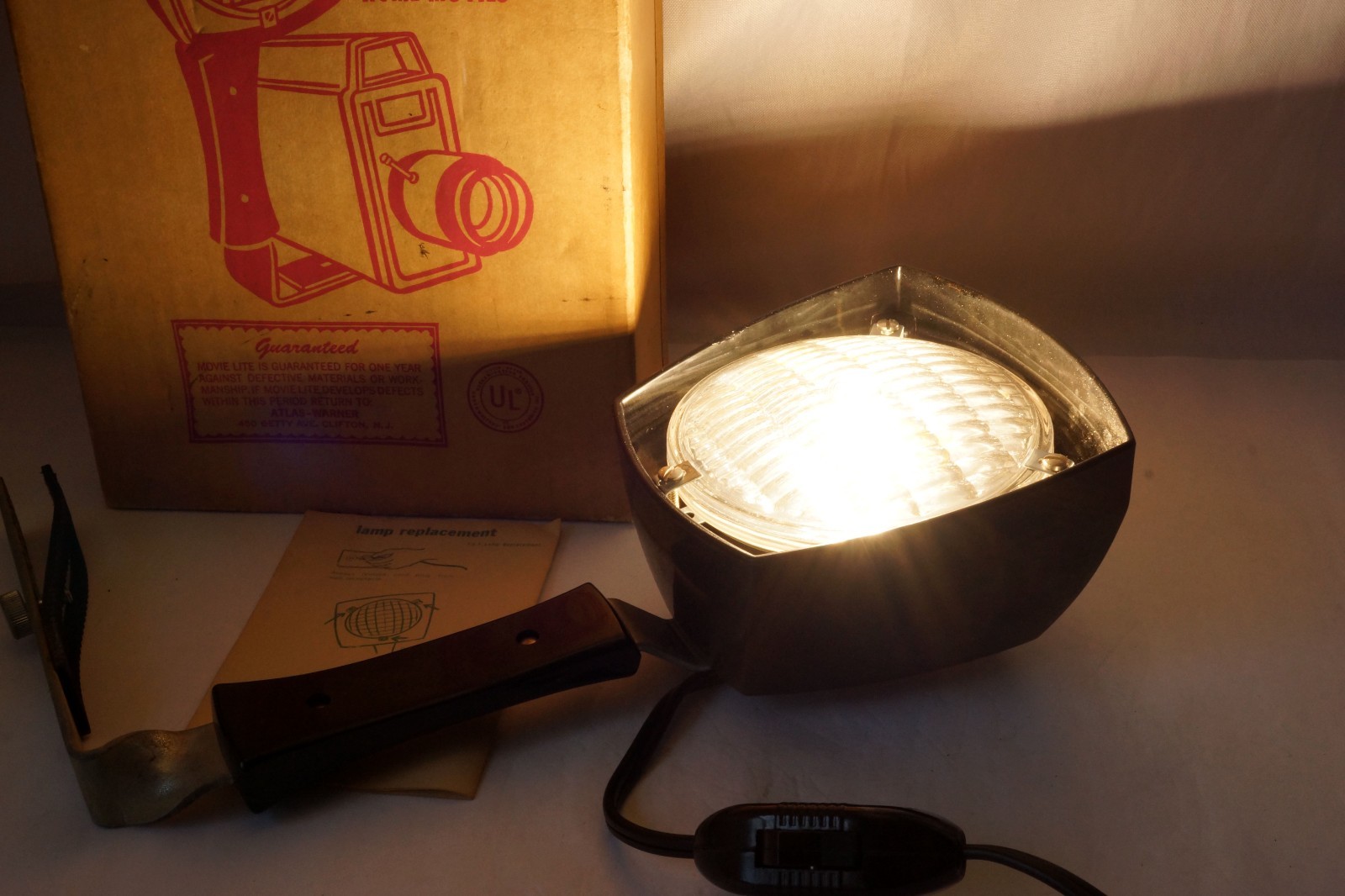 Vtg GE Movie Light Model 707 Underwriters Laboratories USA- Brighter Home Movies