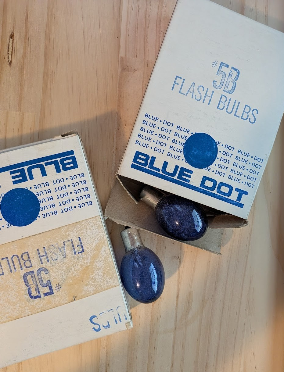 RARE Blue Dot Corp #5B Vintage Flash bulbs 12 total (2 boxes of 6)