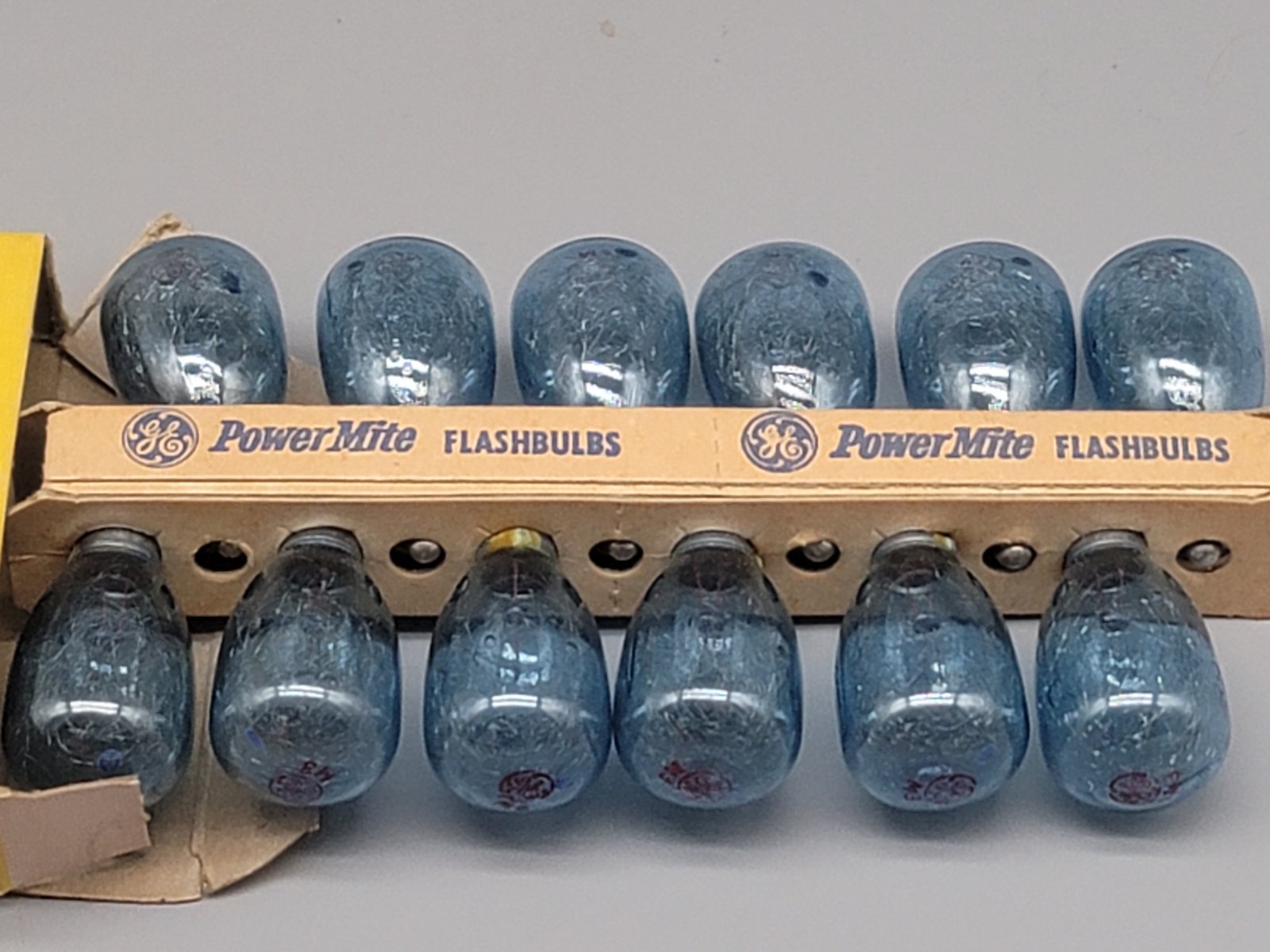 Vintage GE General Electric M3B Rhenium Flashbulbs Box of 12 NEW