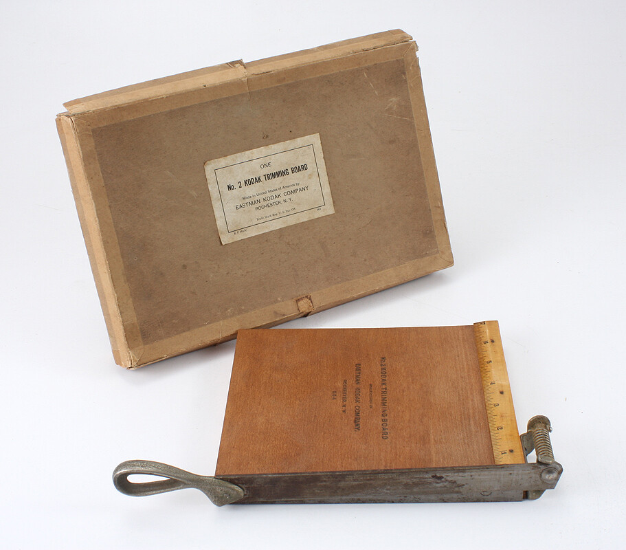 KODAK TRIMMING BOARD, NO. 2, IN TATTERED ORIGINAL BOX/cks/194752