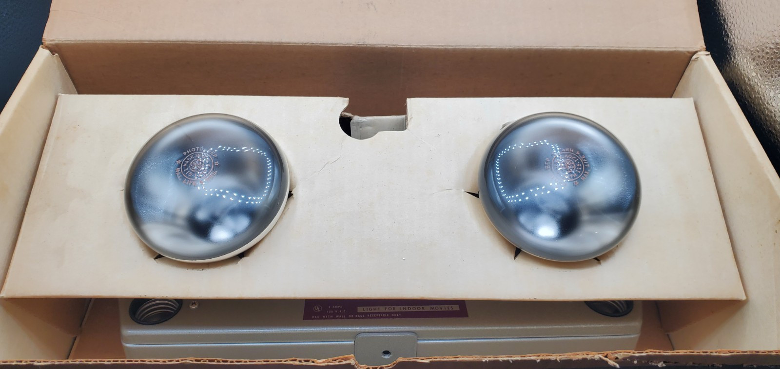 Vintage Bell & Howell Indoor Movie Photography Light Bar Including 2 Photo Bulbs