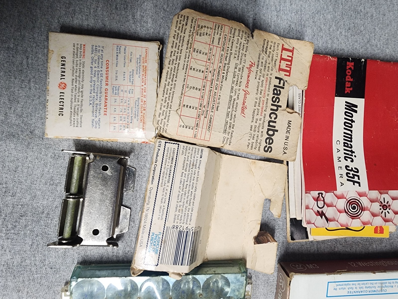 Vintage Lot of Assorted Flashbulbs for Vintage Cameras Some in Packages Great