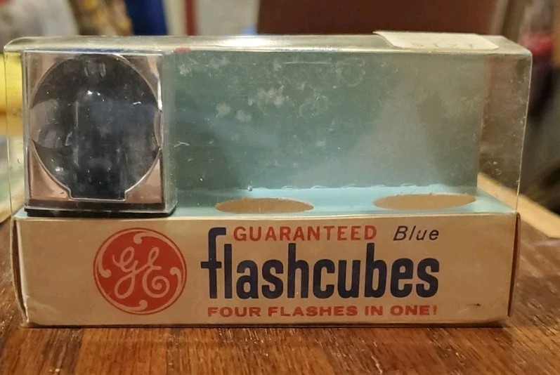 Huge Vintage Flash Lot -GE Flash cubes, Flip Flash, Sylvania AG1 Bulbs, Some NOS