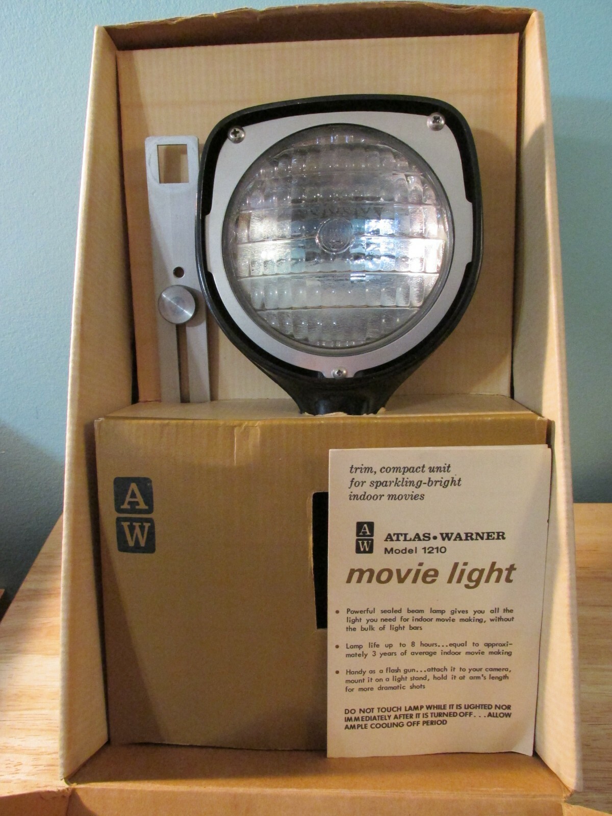 Vintage Atlas Warner Movie Light – electric plug-in – works