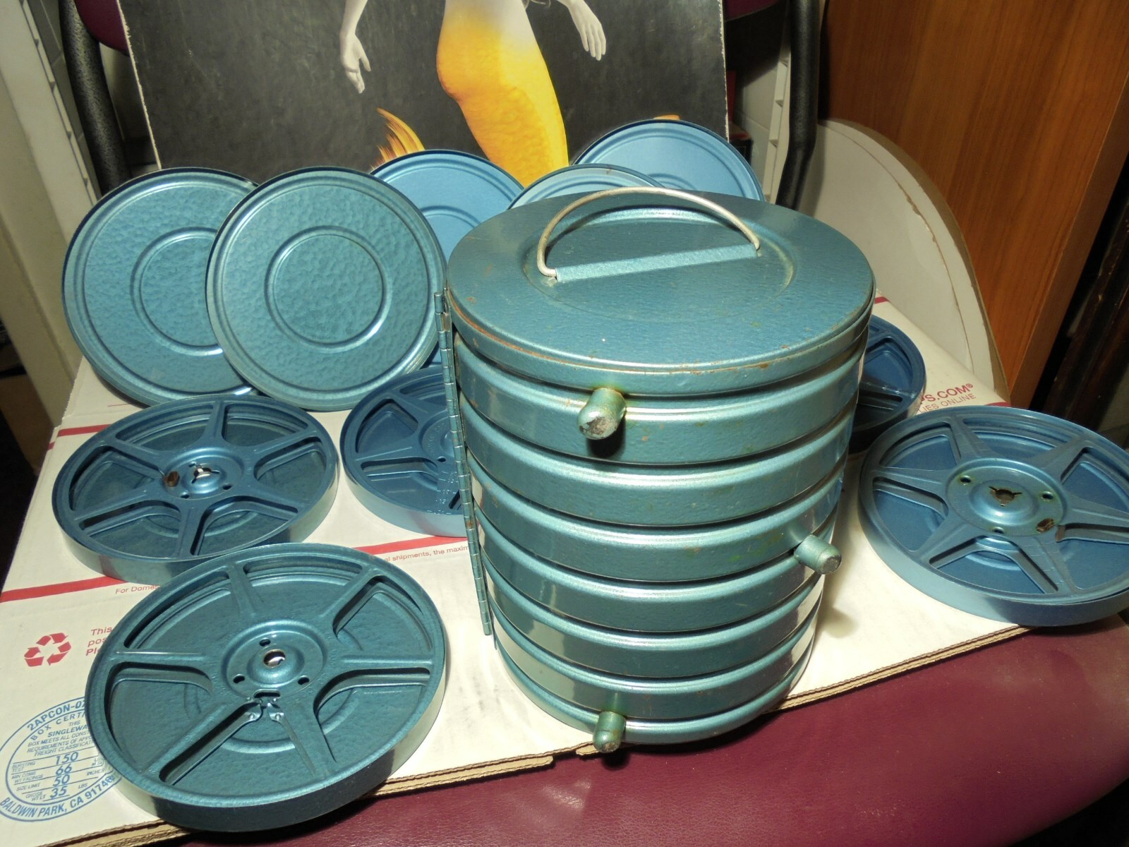 8 MM COMPCO 5-TIN CANISTERS 5-REELS 1-LG RETRO TOTE CARRIER