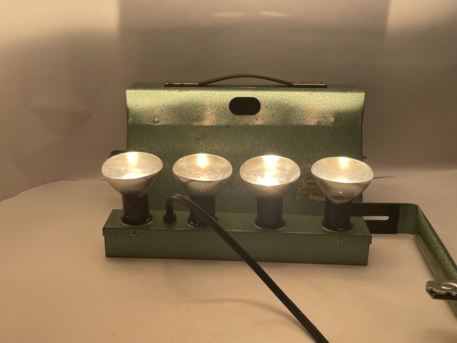 Vintage movie photo Light Pm compact top light with 4 dan lamps new with tags