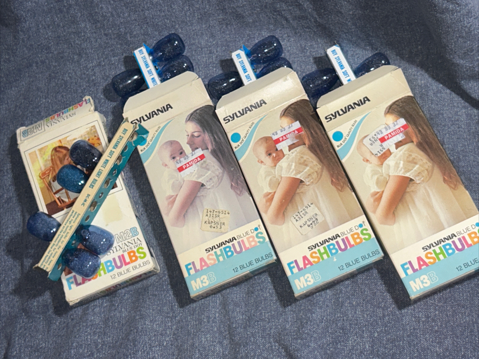 Vintage Sylvania Blue Dot Flashbulbs M2B M3B Magic Cube Flash Cubes **READ**