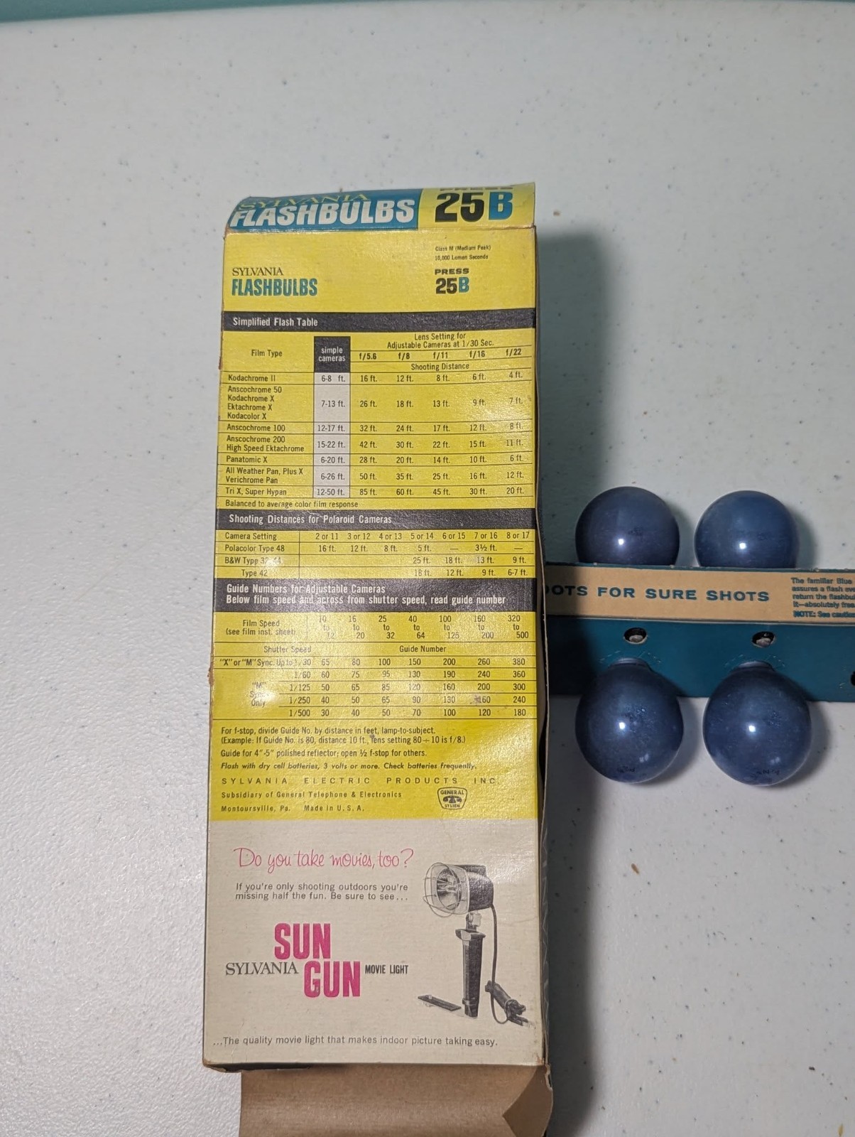 Sylvania Blue Flashbulbs 4 Bulbs Total With Box Vintage