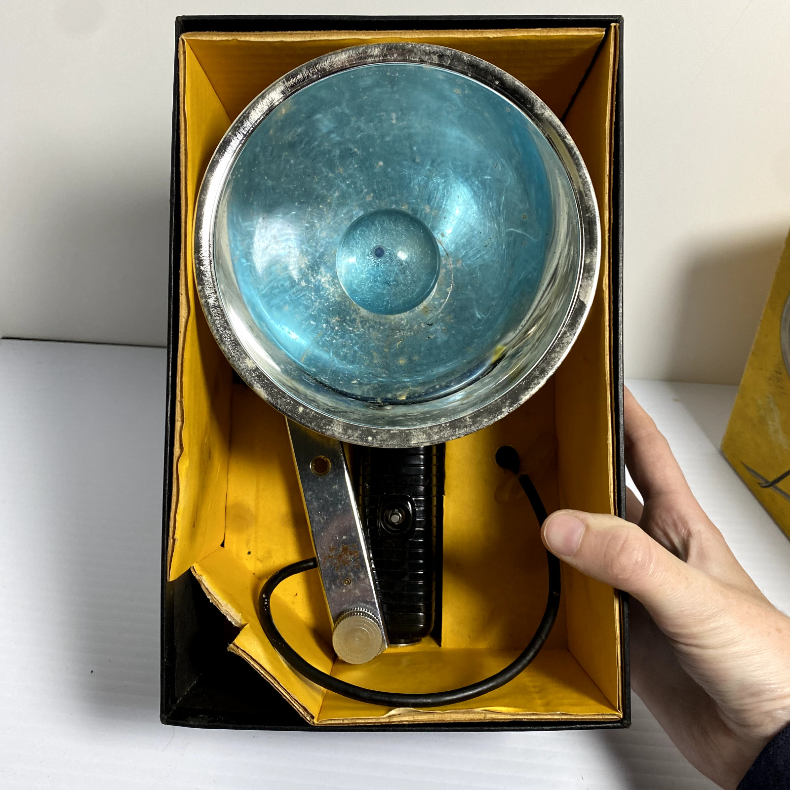 vintage Kodak STANDARD FLASHHOLDER in original box + GE Flash Bulbs (untested)