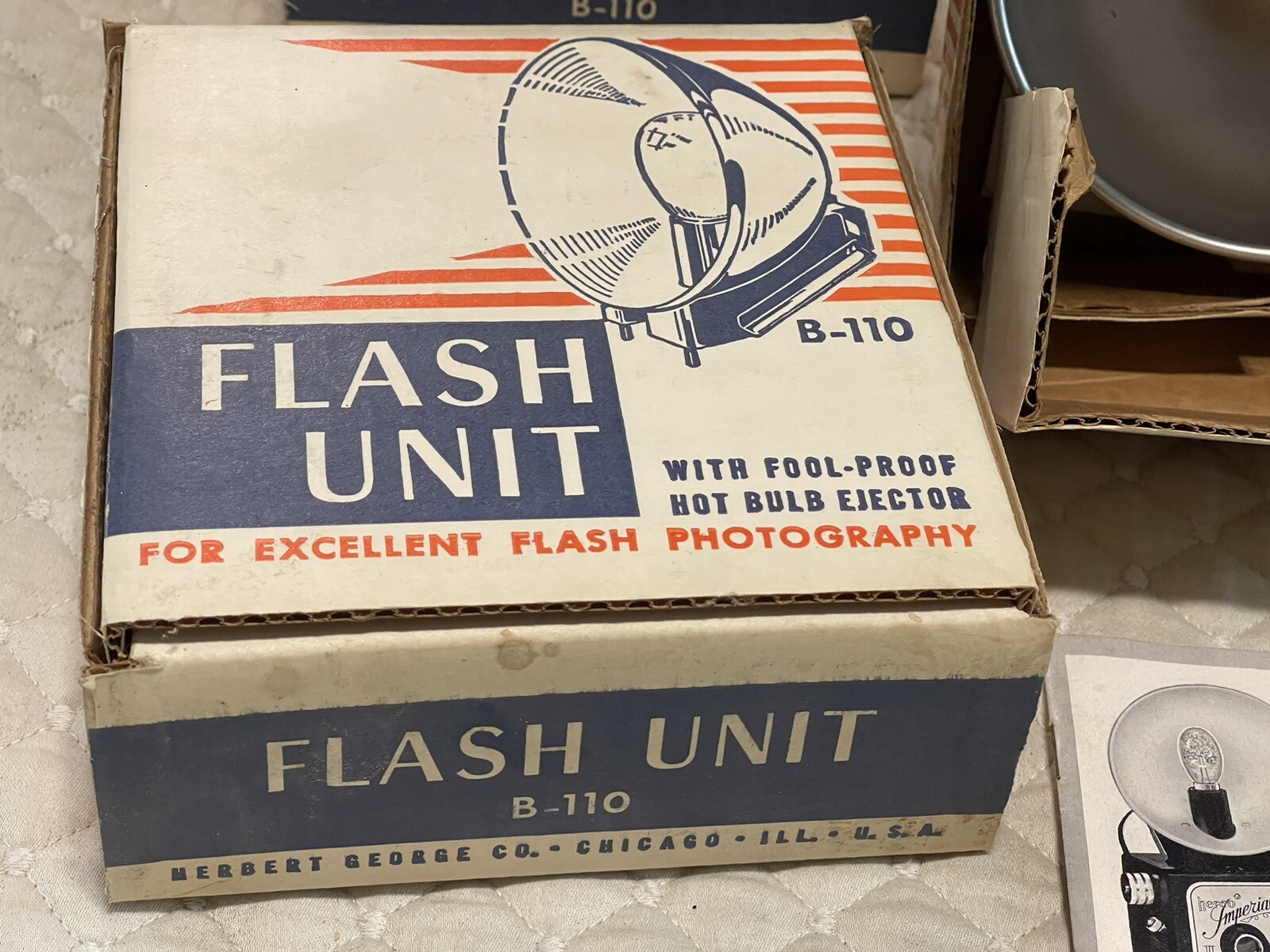 Flash Unit B-110 with Bulb Reflector Original Box Vintage Photo Accessory