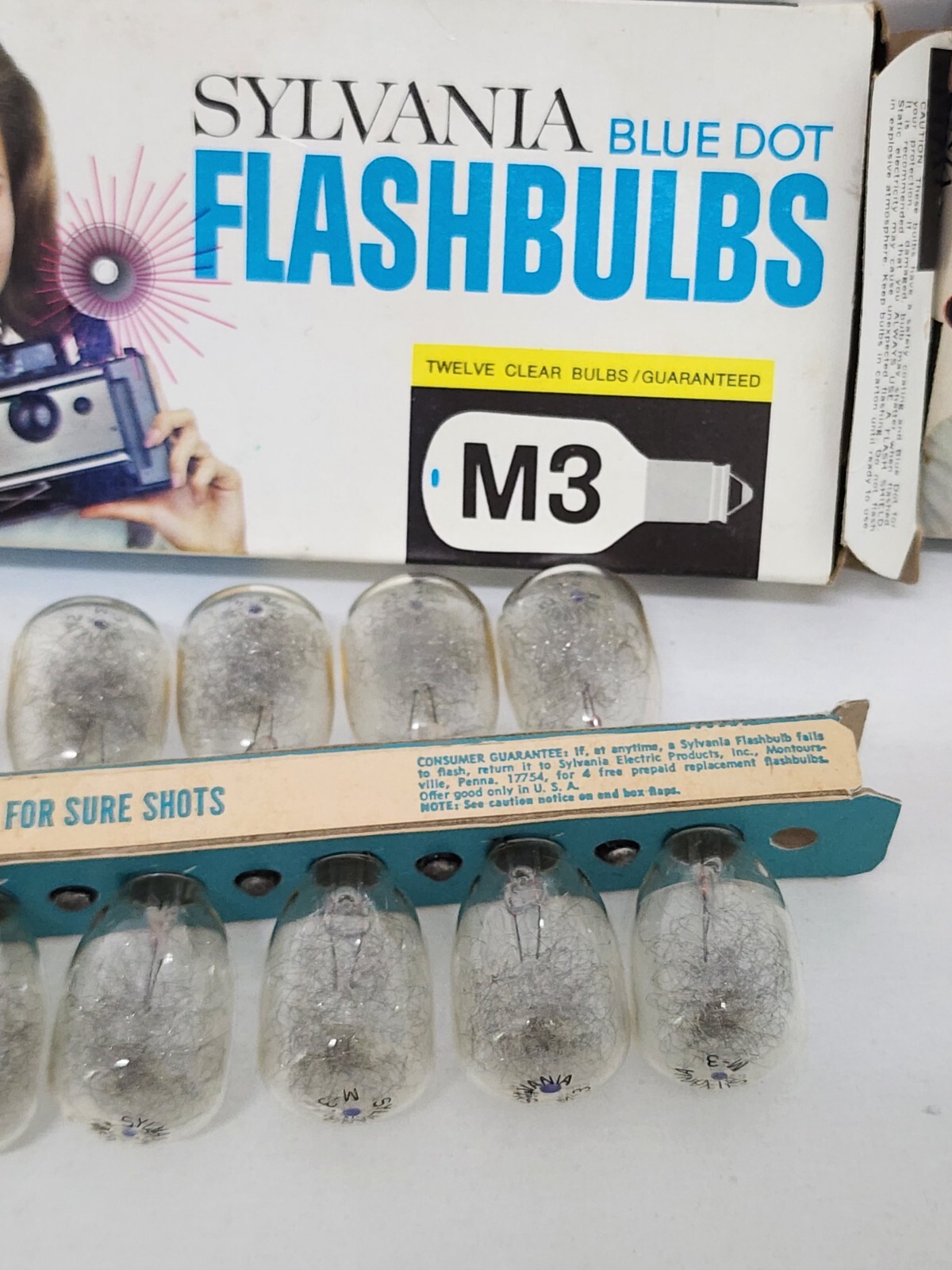 Vintage Sylvania/GE Flashbulbs Blue Dot M3, M3B – 14 Bulbs 3Blue 11 Clear Box