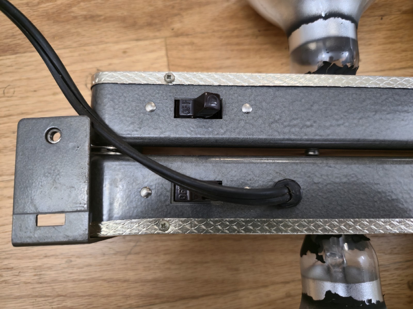 VINTAGE Movie Camera Folding Light Bar 4 Lighting Units Case Handle 2 WORK!