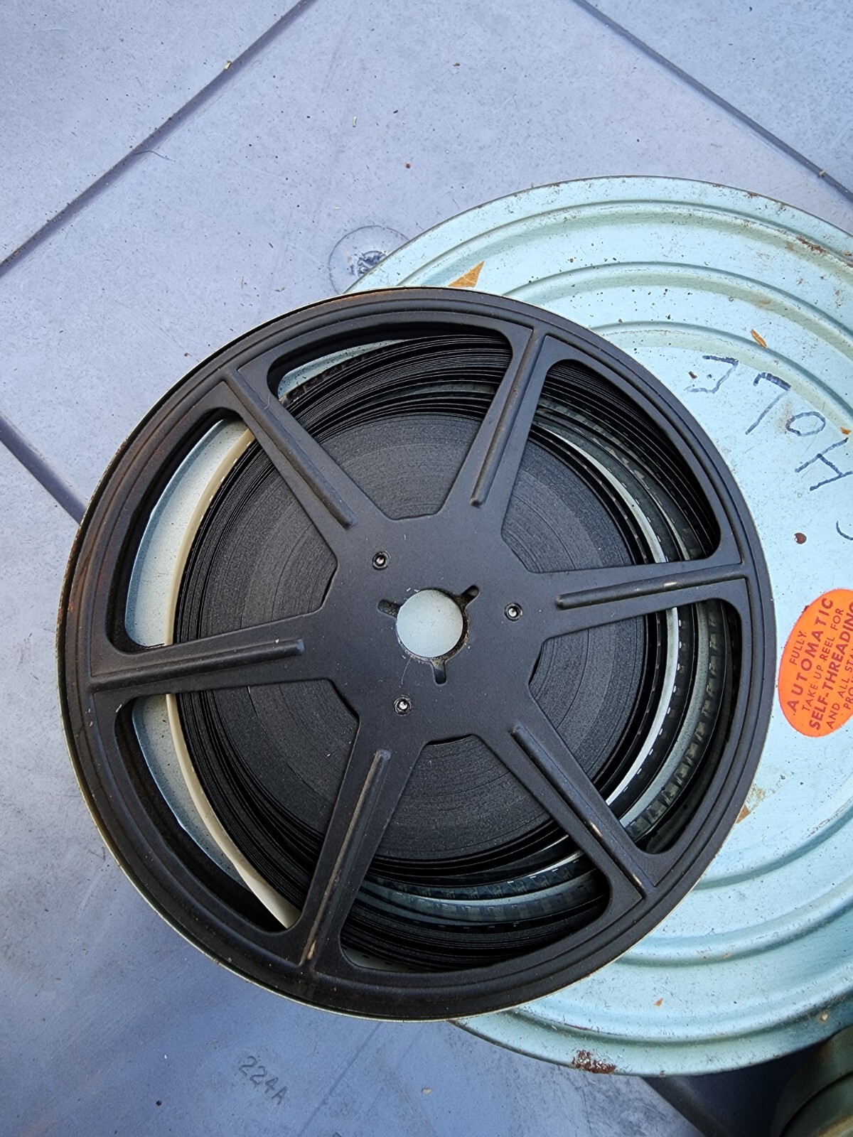 8 regular 8mm Std.8 movie 200′ auto take-up metal reels & cans. Leather Case