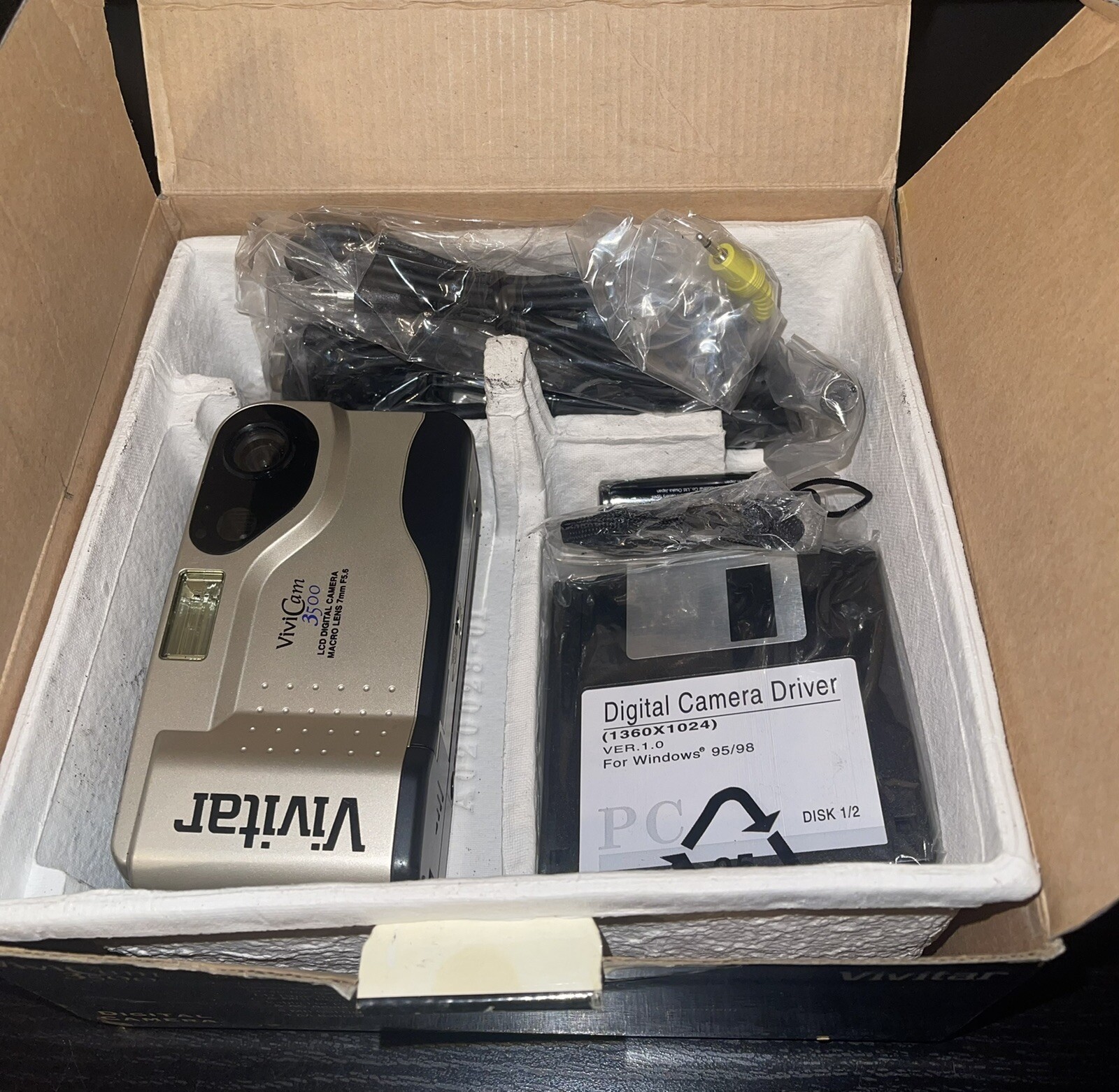 Vivitar ViviCam 3500 1.4MP Digital Camera DC-1500 1999 UNTESTED Parts Or Repair