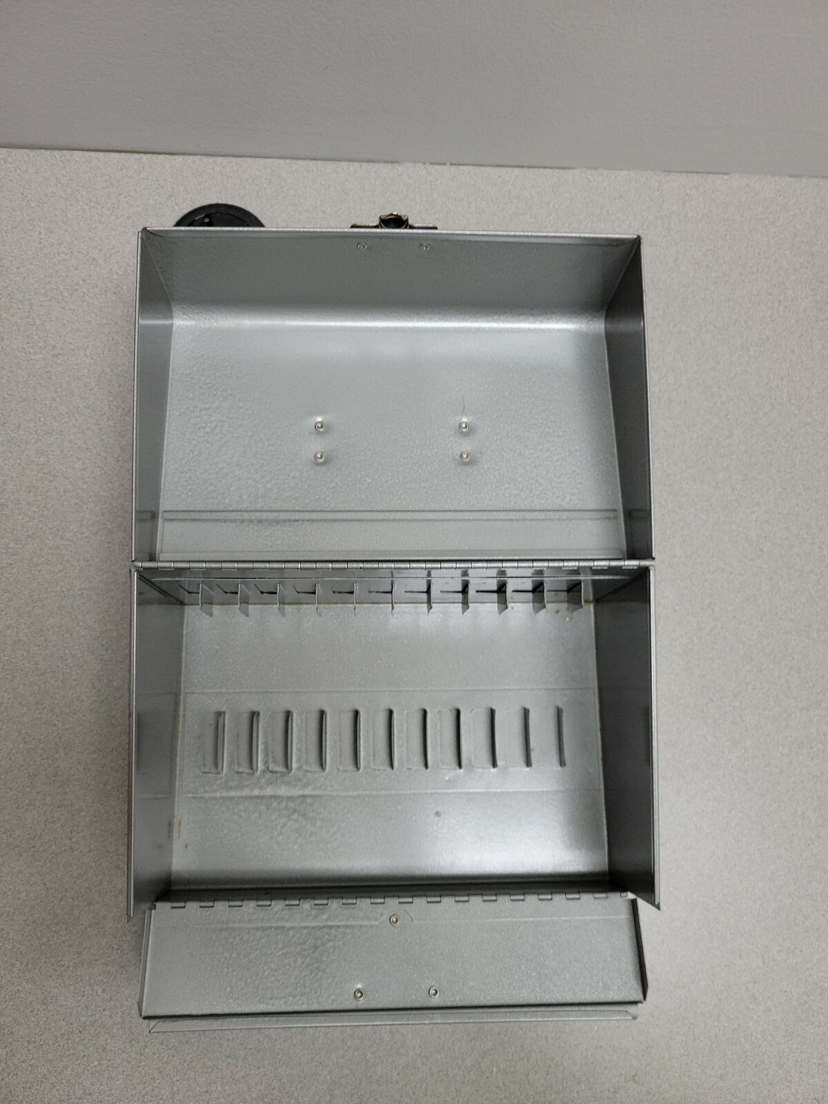 8MM Metal Movie Film 12 Reel Holder Carrying Case