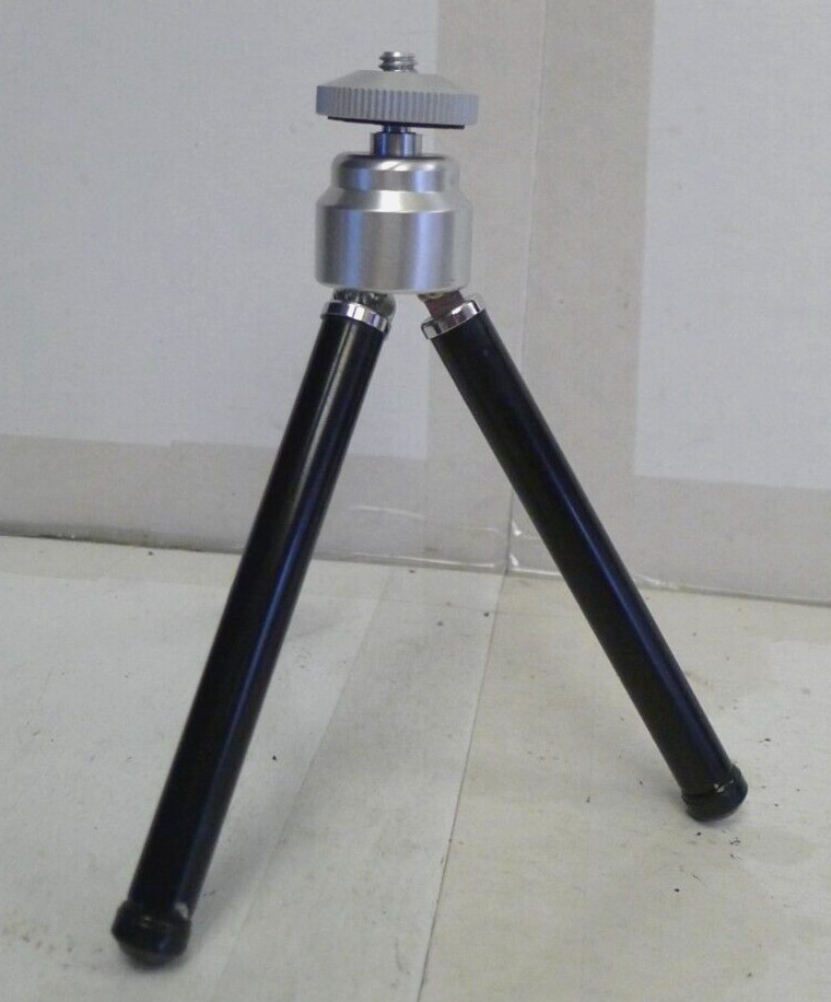 Compact Portable Table Top Adjustable Tripod 5 1/8″ to 7 1/2″ – Unbranded – Used
