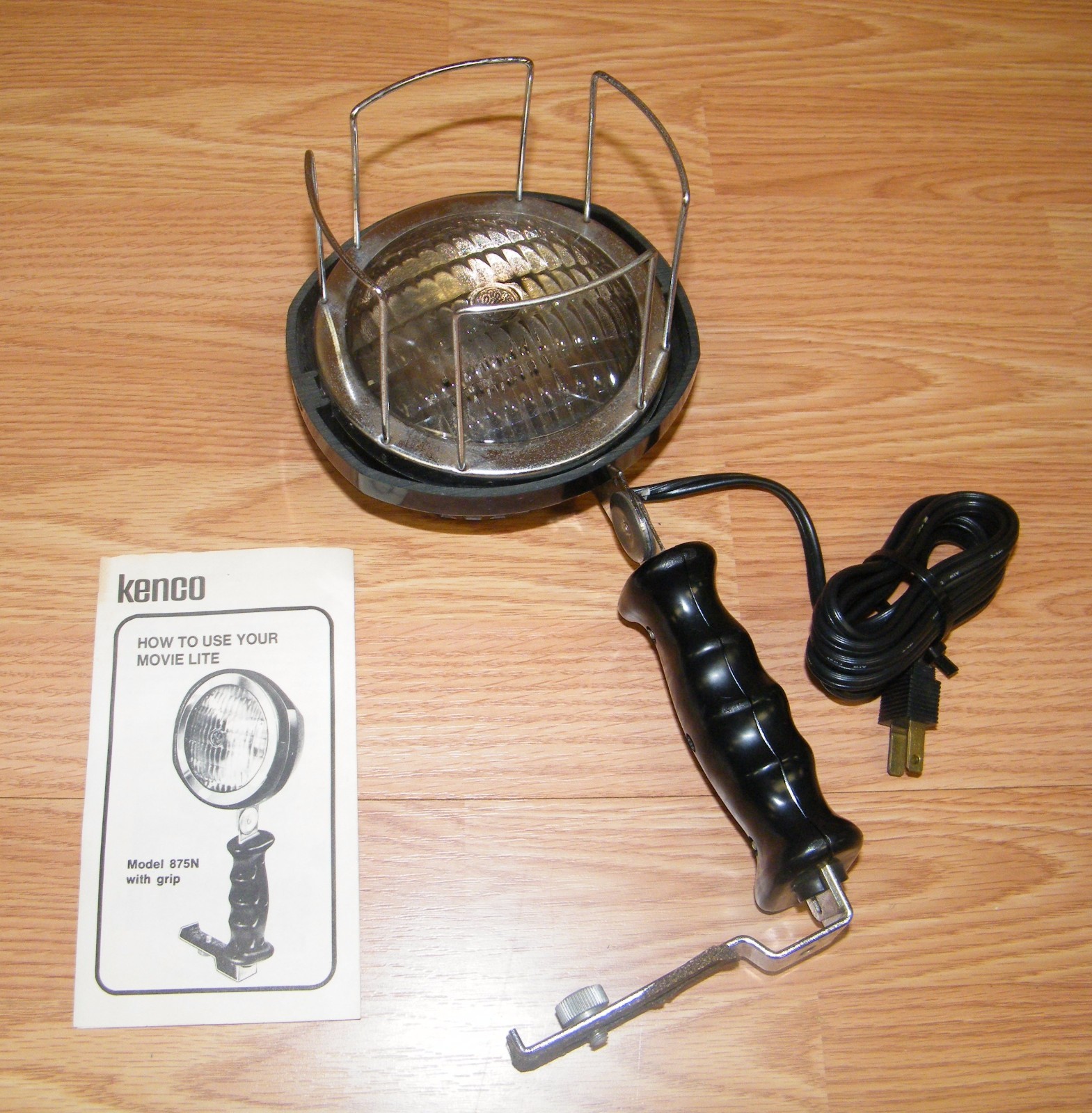 Vintage GE Kenco (875N) Super 8 Movie Lite With Grip & Mounting Bracket **READ**