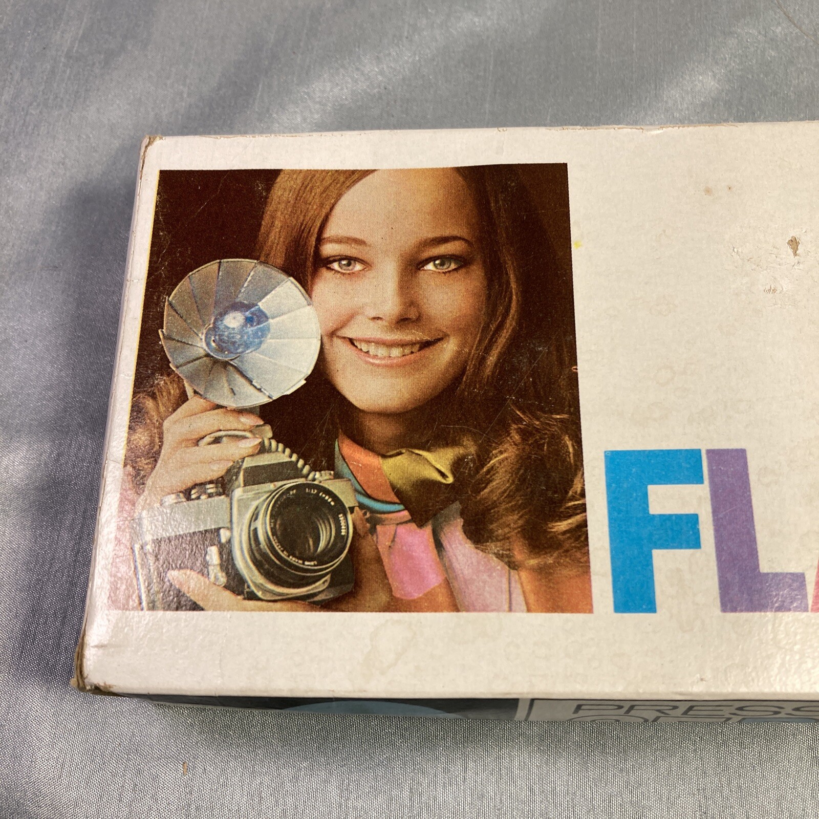 Sylvania Blue Dot Press 25B Vintage Camera Photo Flash Bulbs, Box of 11 Vintage