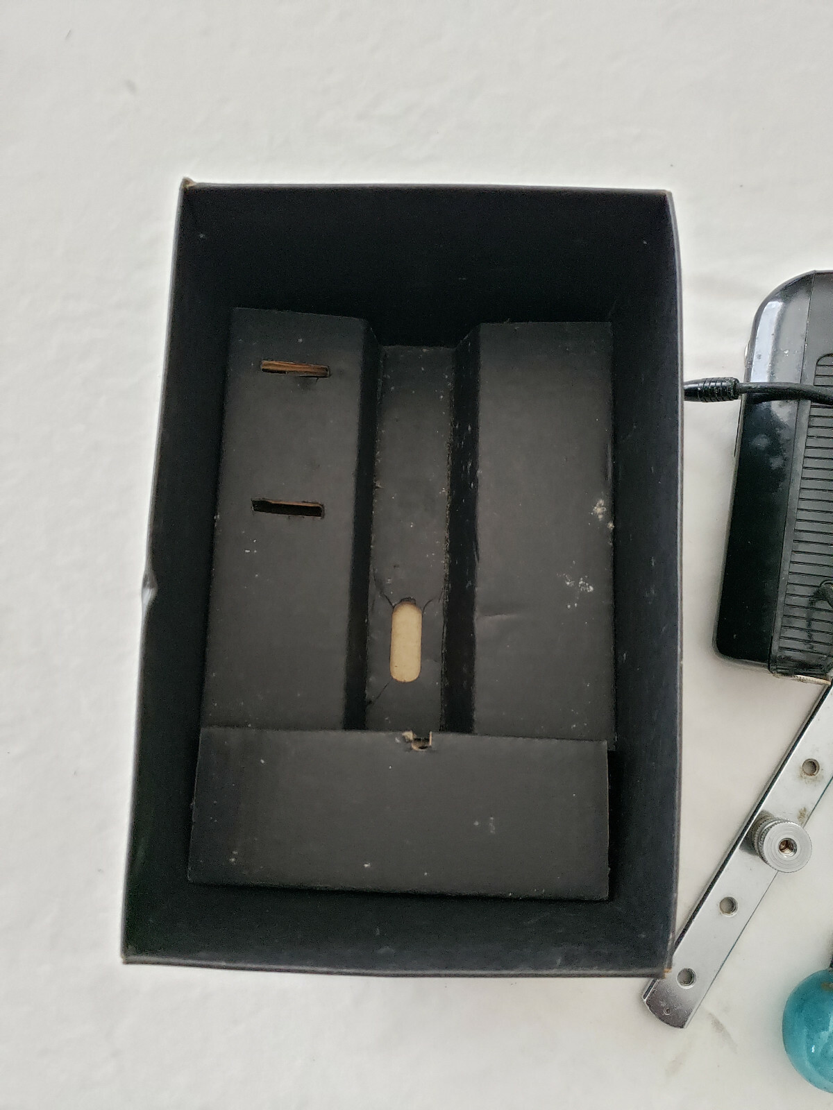 Vtg KODAK STANDARD FLASHOLDERBOX 3 flash bulbs & ednalite lens shade, filter ad