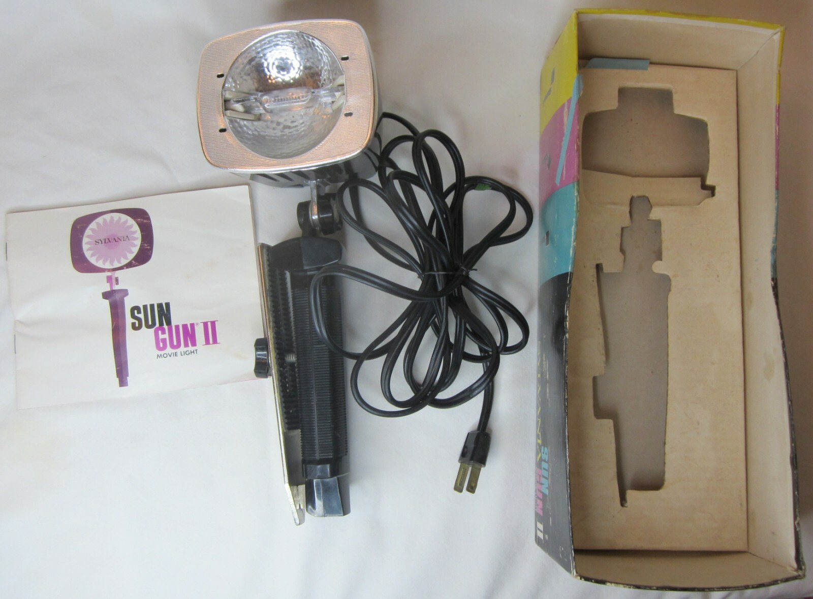 1962 Sylvania Sun Gun II Movie Light DWY Lamp 3400K 110V Fold Down Bracket