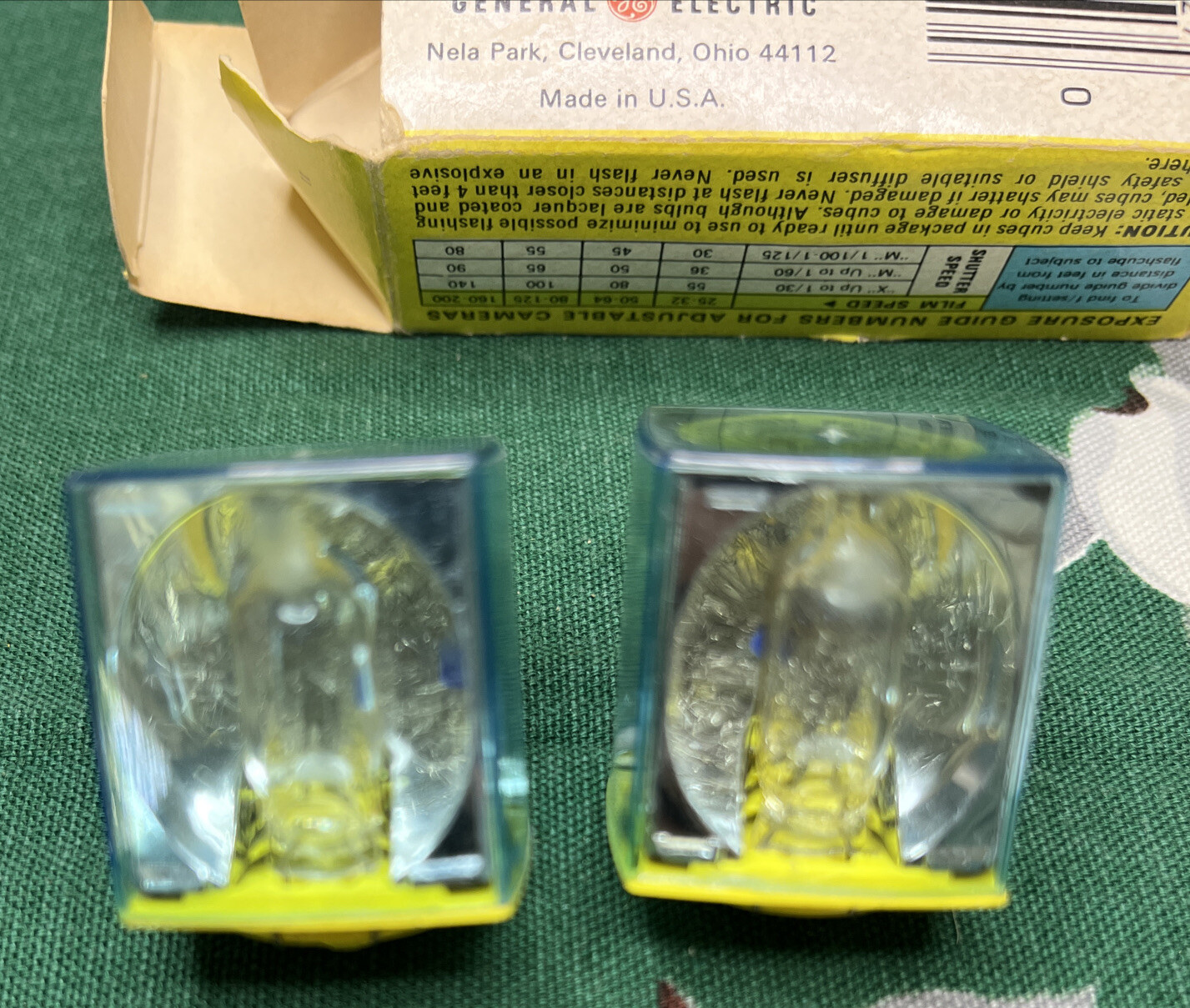 GE General Electric Vintage Camera FLASH CUBES Original Box & 2 Cubes Unknown Co