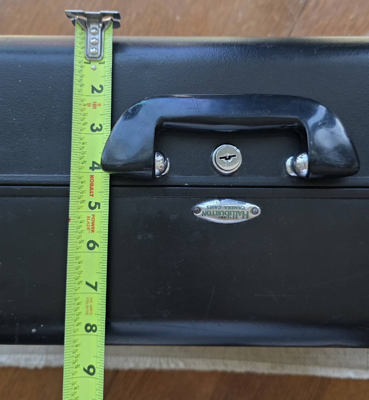 VINTAGE HALLIBURTON Black Metal CAMERA CASE Green Label Key Lock 20x17x7 Foam
