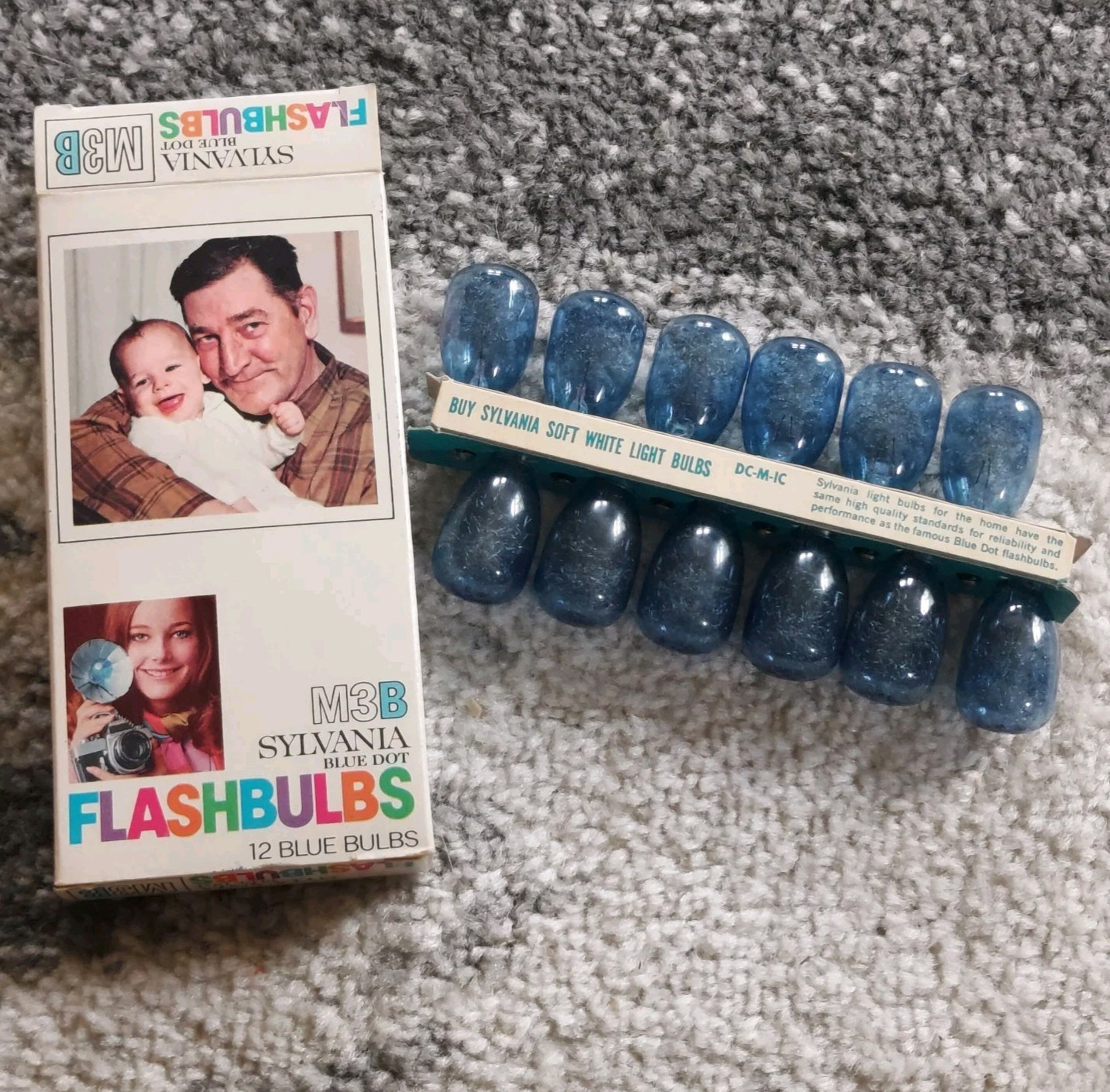 Sylvania Blue Dot M3B Flashbulbs Vintage Box of 12 Blue Bulbs