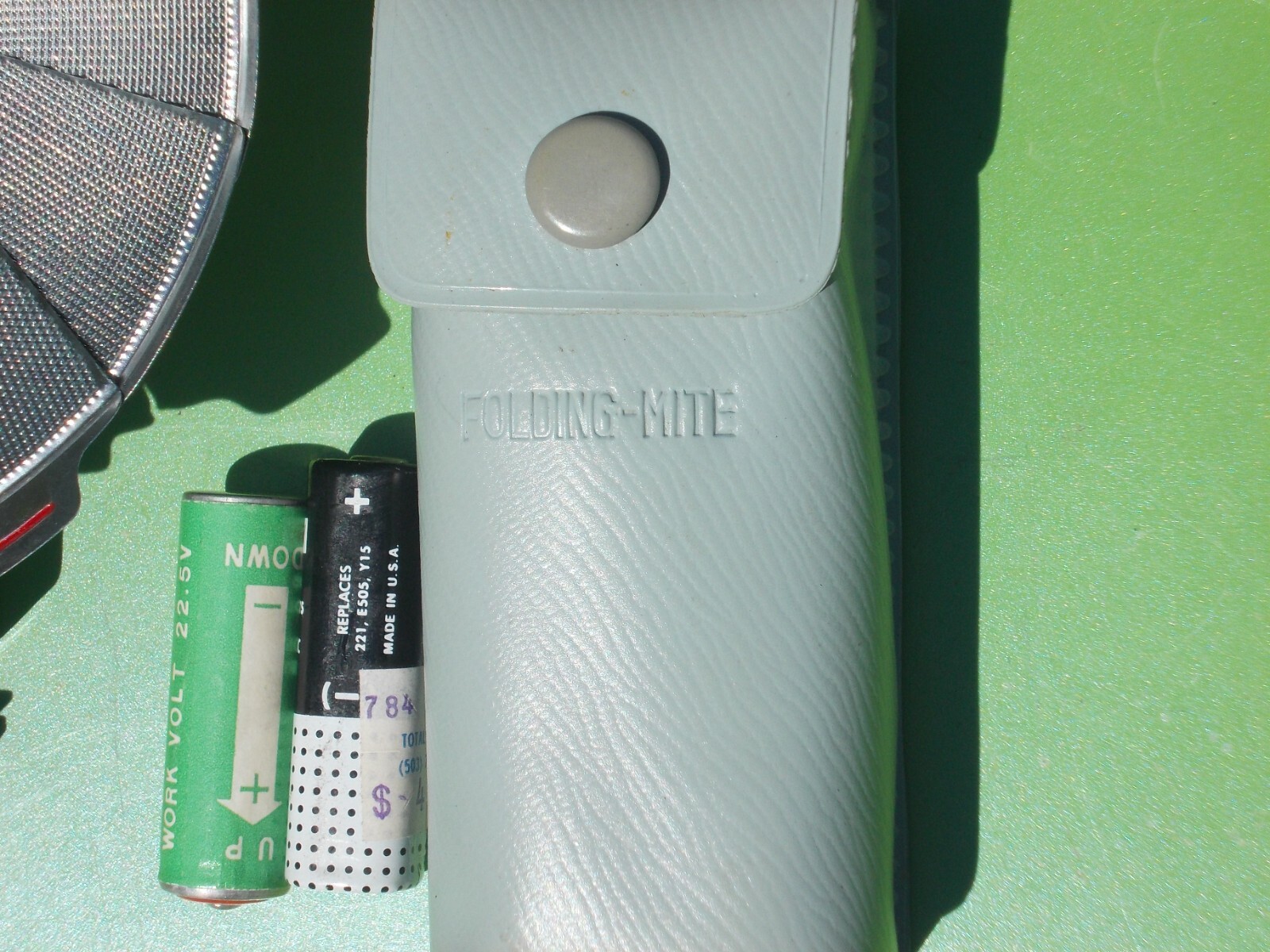 FOLDING-MITE UNIVERSAL CAMERA FLASH VINTAGE MADE IN JAPAN WITH CASE