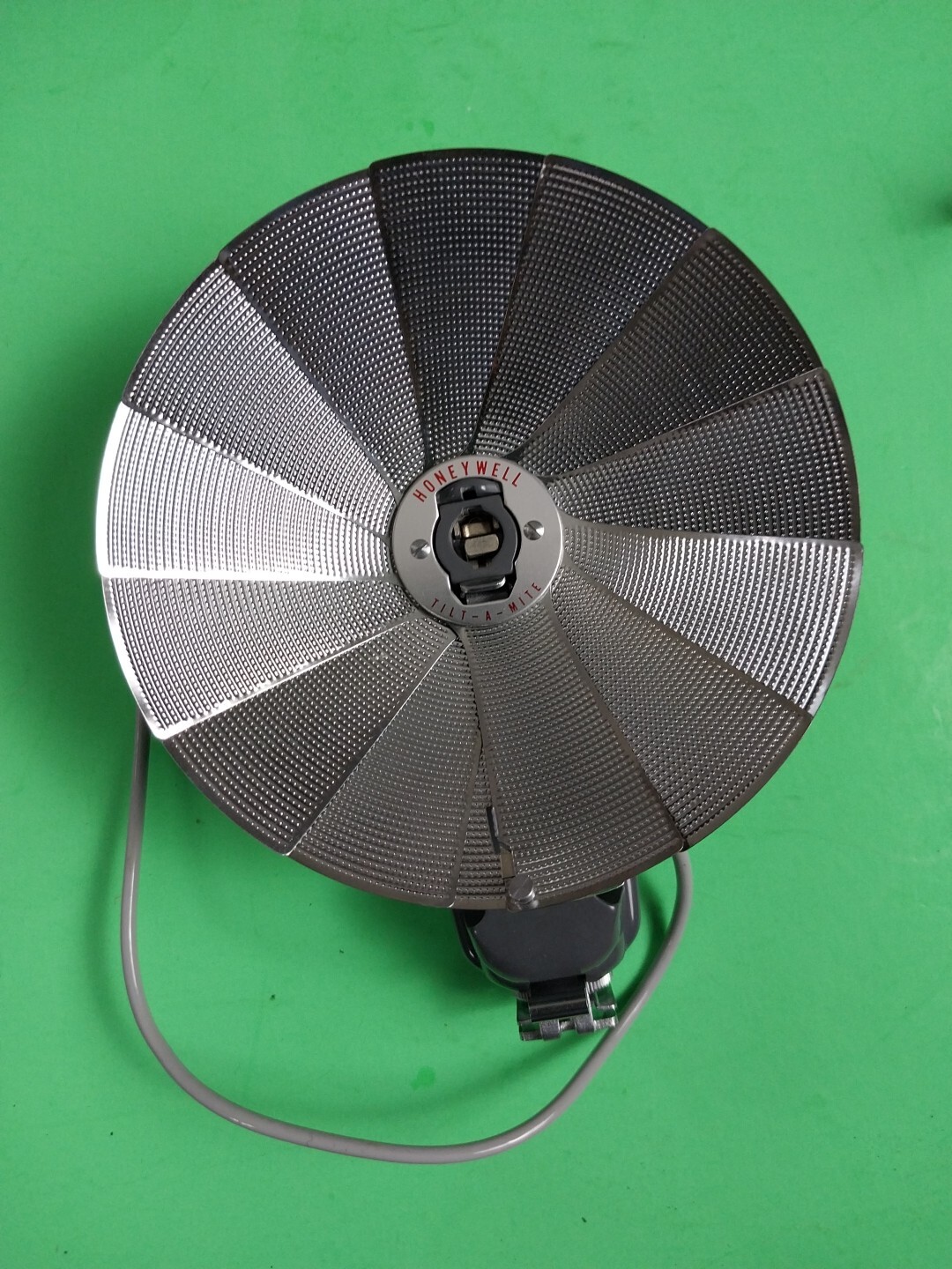 Vintage HONEYWELL TILT-A-MITE Collapsible Fan Camera Flash Unit with Case +Bonus