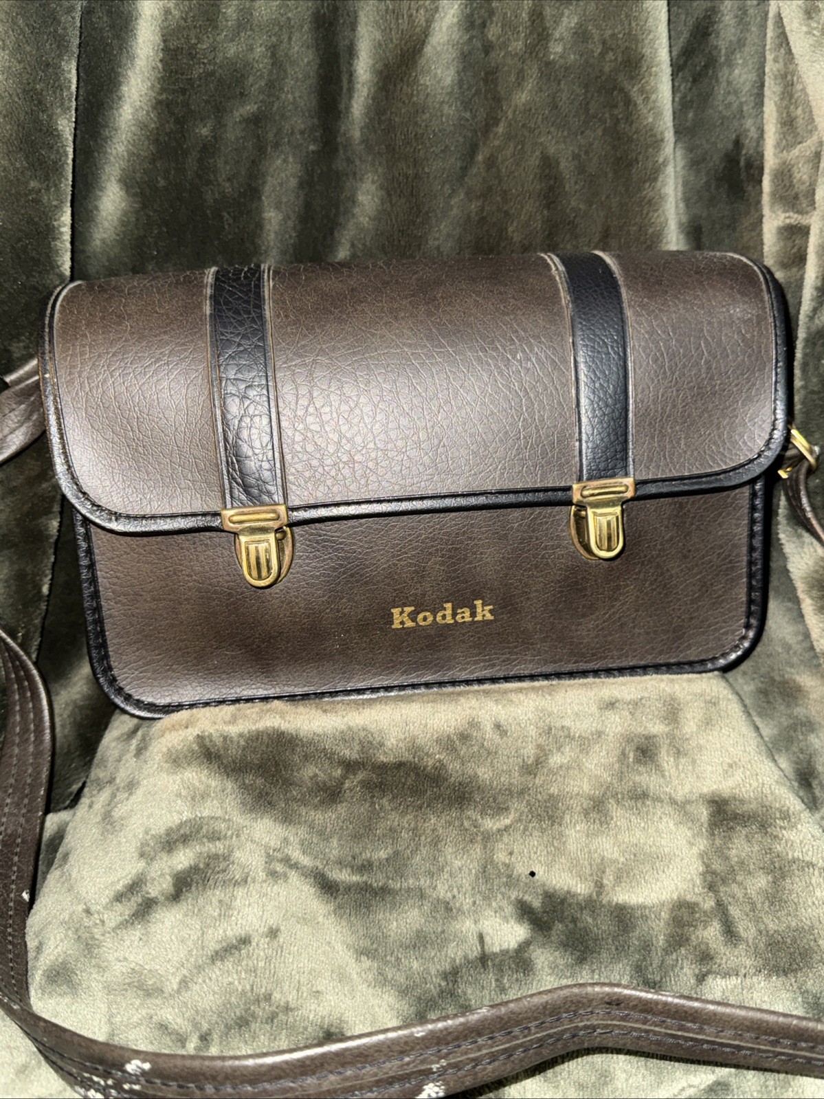 Kodak Retina IIIc w Kodak Bag, Kodalite Flasholder, Bulbs, And Light Reader.
