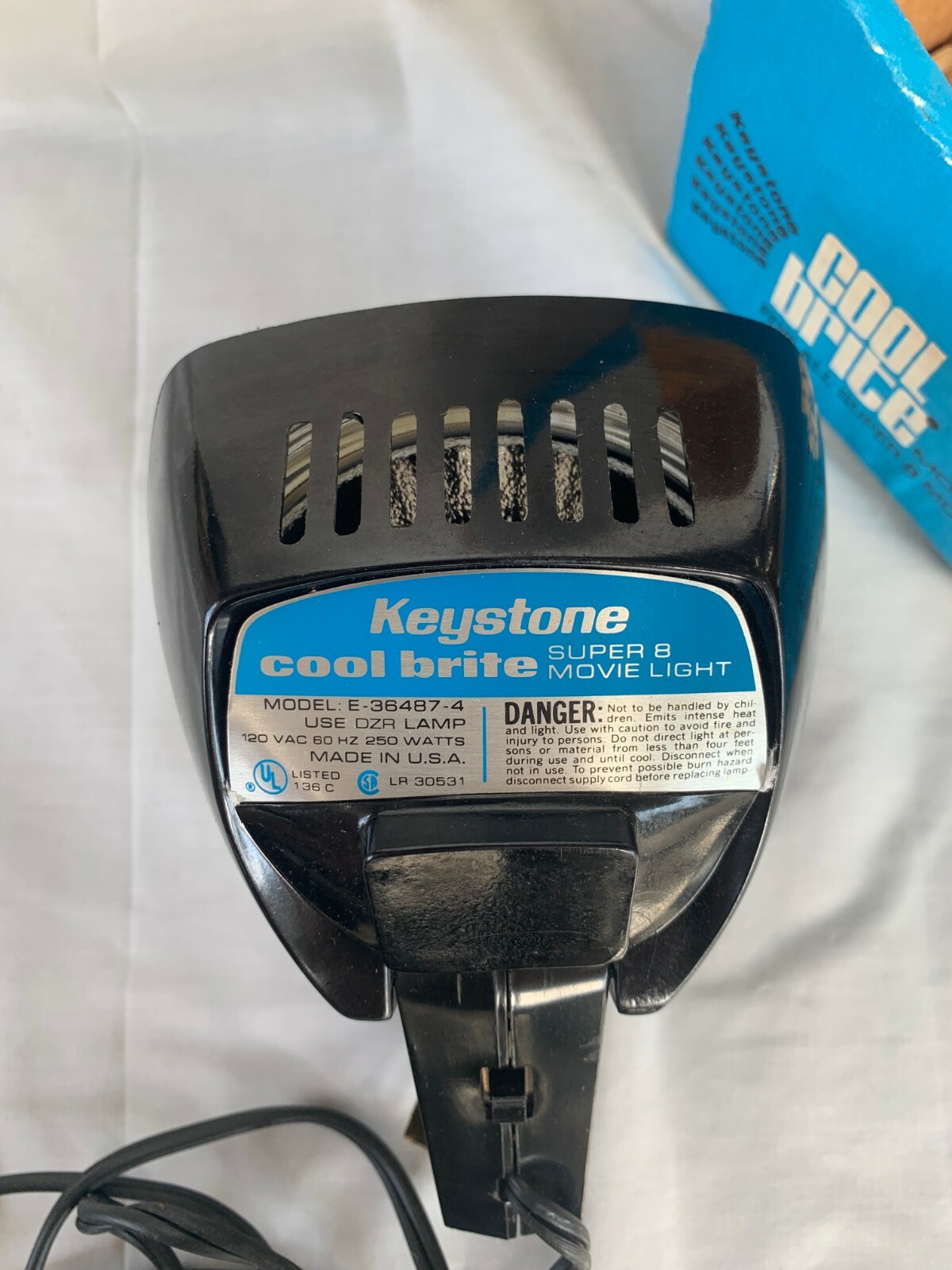 Working Keystone Cool Brite Movie Light & Box For Super 8 Movie Camera -GE Bulb