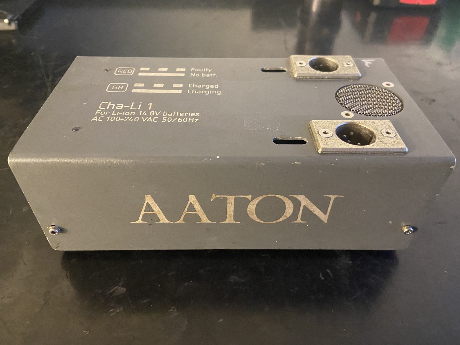 Aaton battery charger for Li-ion 14.8V batteries