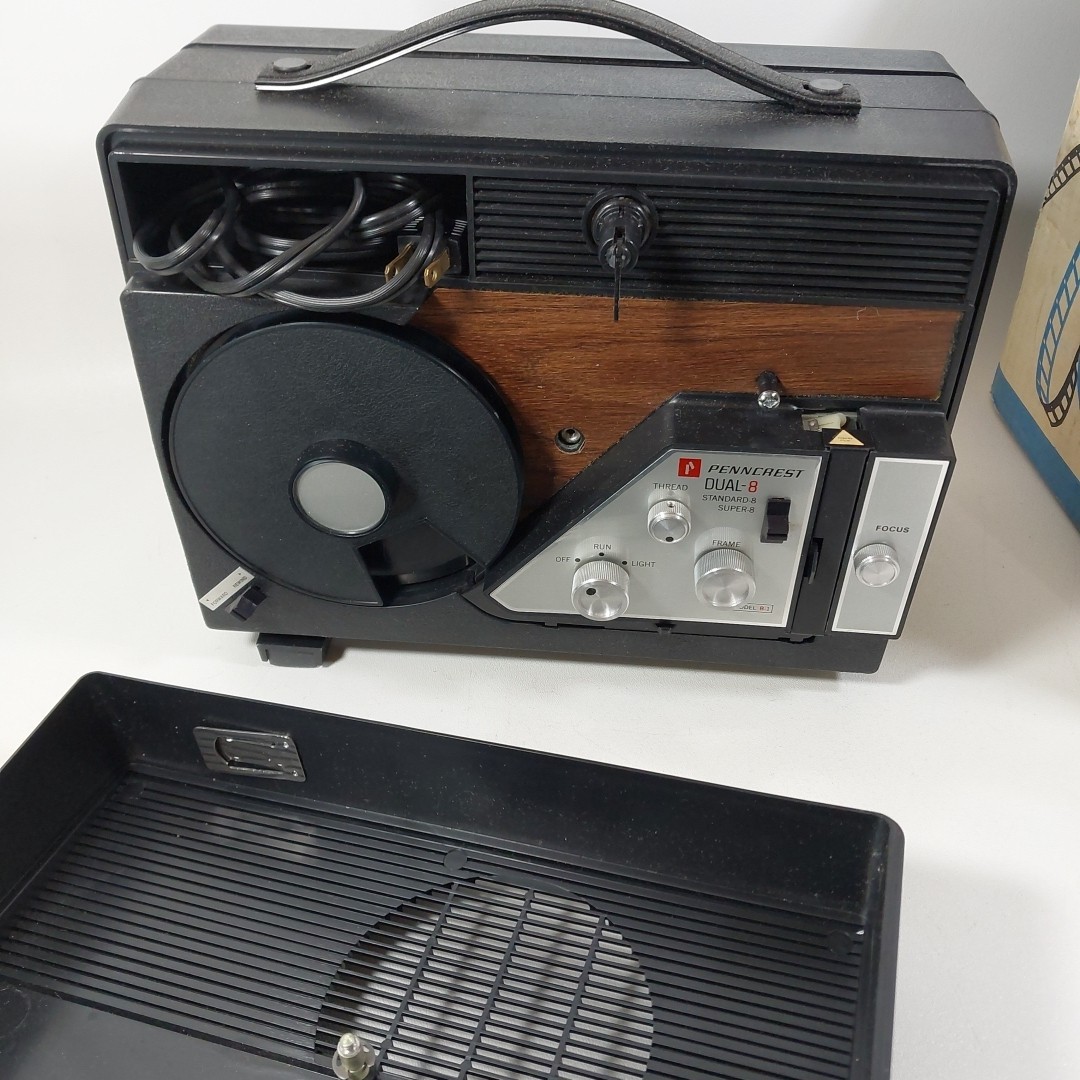 PENNCREST DUAL 8 8mm VINTAGE REEL PLAYER PROJECTOR STANDARD 8 SUPER 8 MODEL B-1