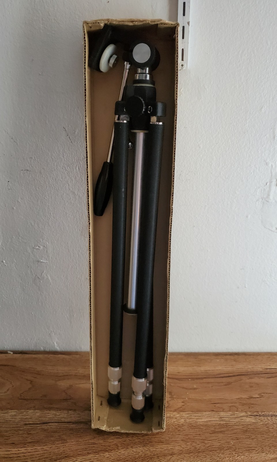 E.J. Korvette Deluxe Elevating Tripod #110 Photography Videography Box Vintage