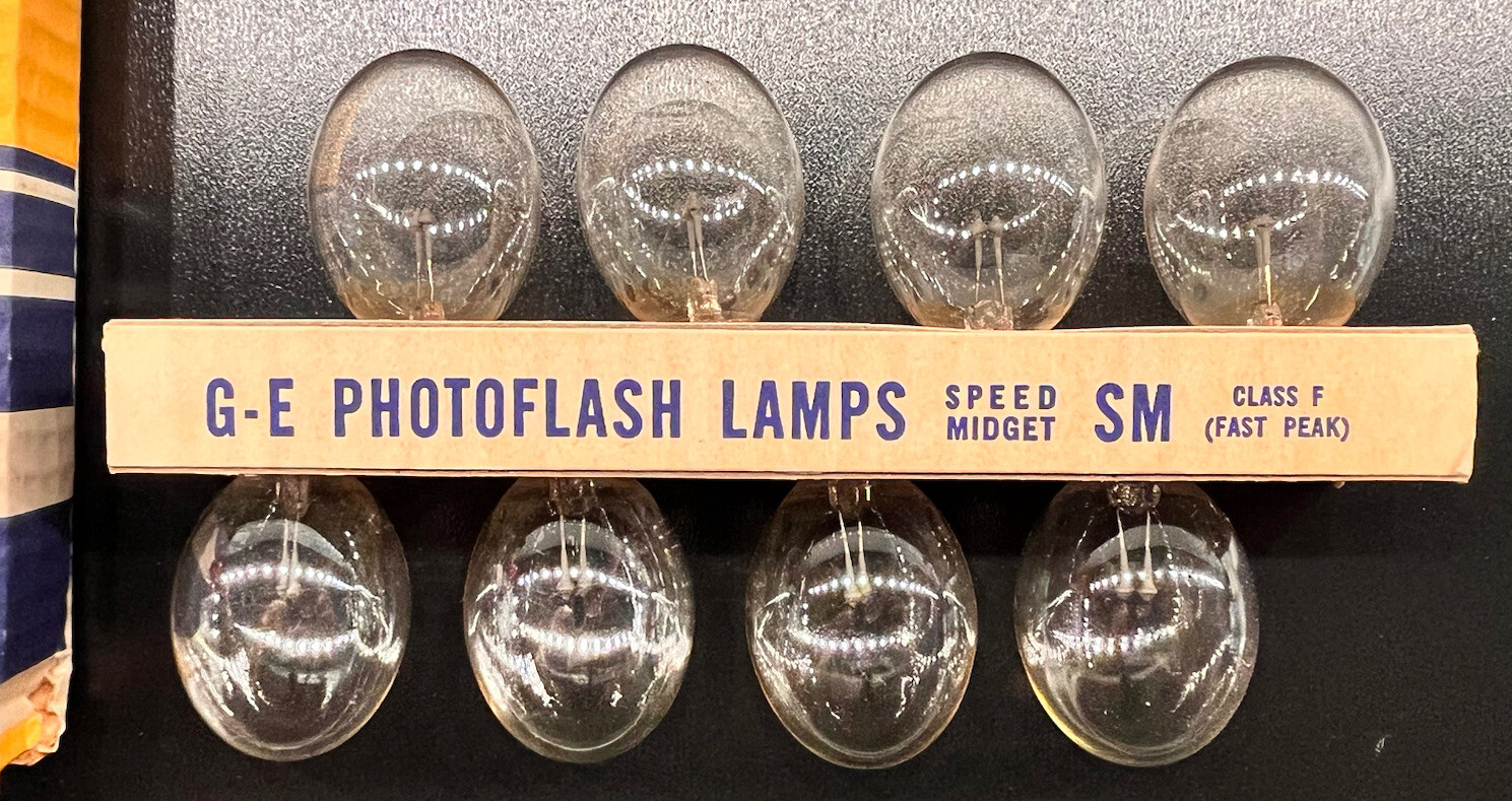 Vintage GE Photoflash Lamps Speed Midget “SM” Class F Made in U.S.A. – Pack of 8