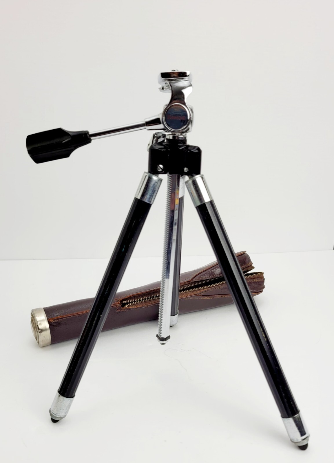 Diamond Camera Tripod With Zipper Closing Leather Cary Case With Handle