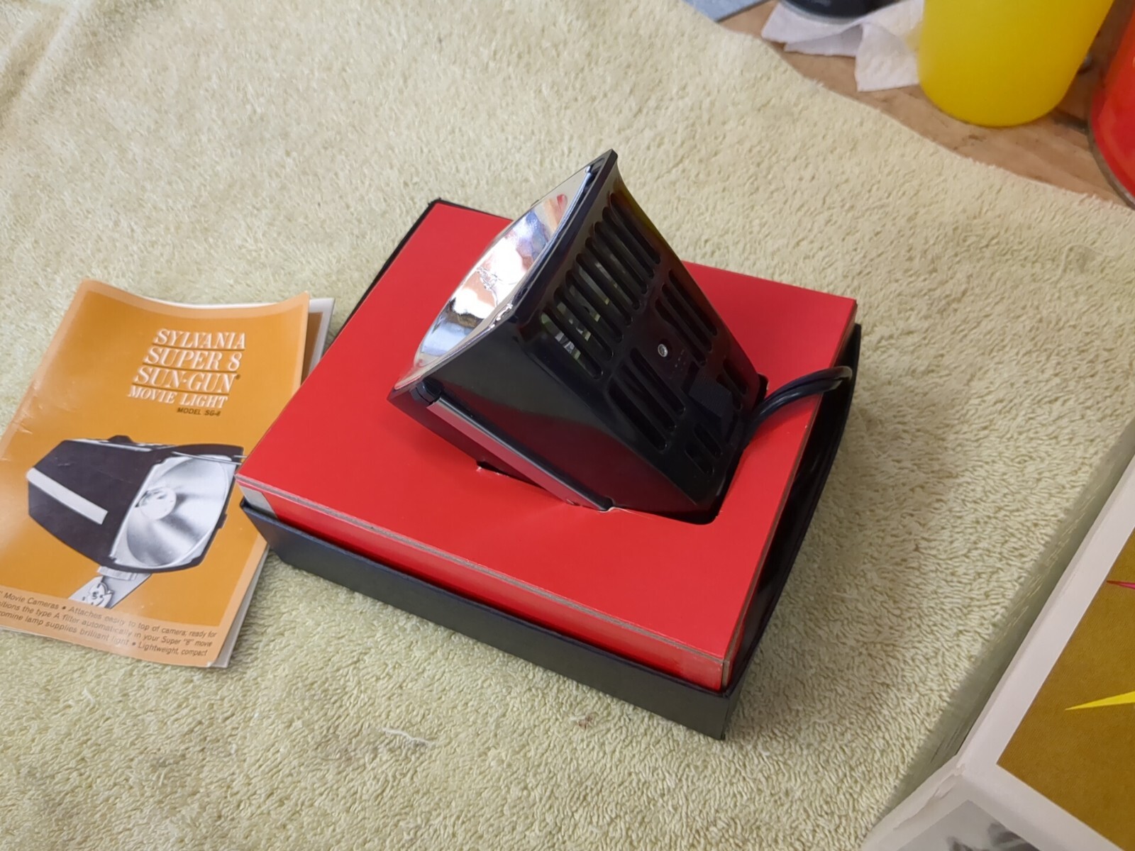 Vintage Sylvania SG-8 Sun Gun Movie Light With Manual open box