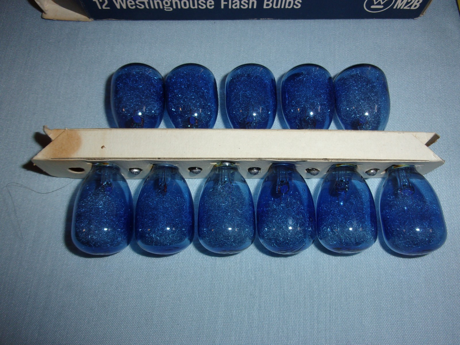 Lot of 17 Vintage Flashbulbs – Blue Dot M2 M2B Sylvania Westinghouse